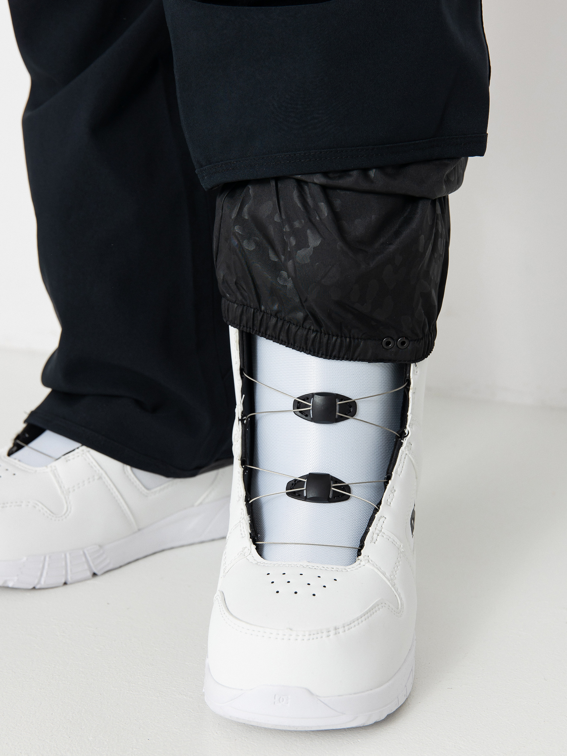 Damskie Spodnie snowboardowe Volcom Swift Bib Overall (black)