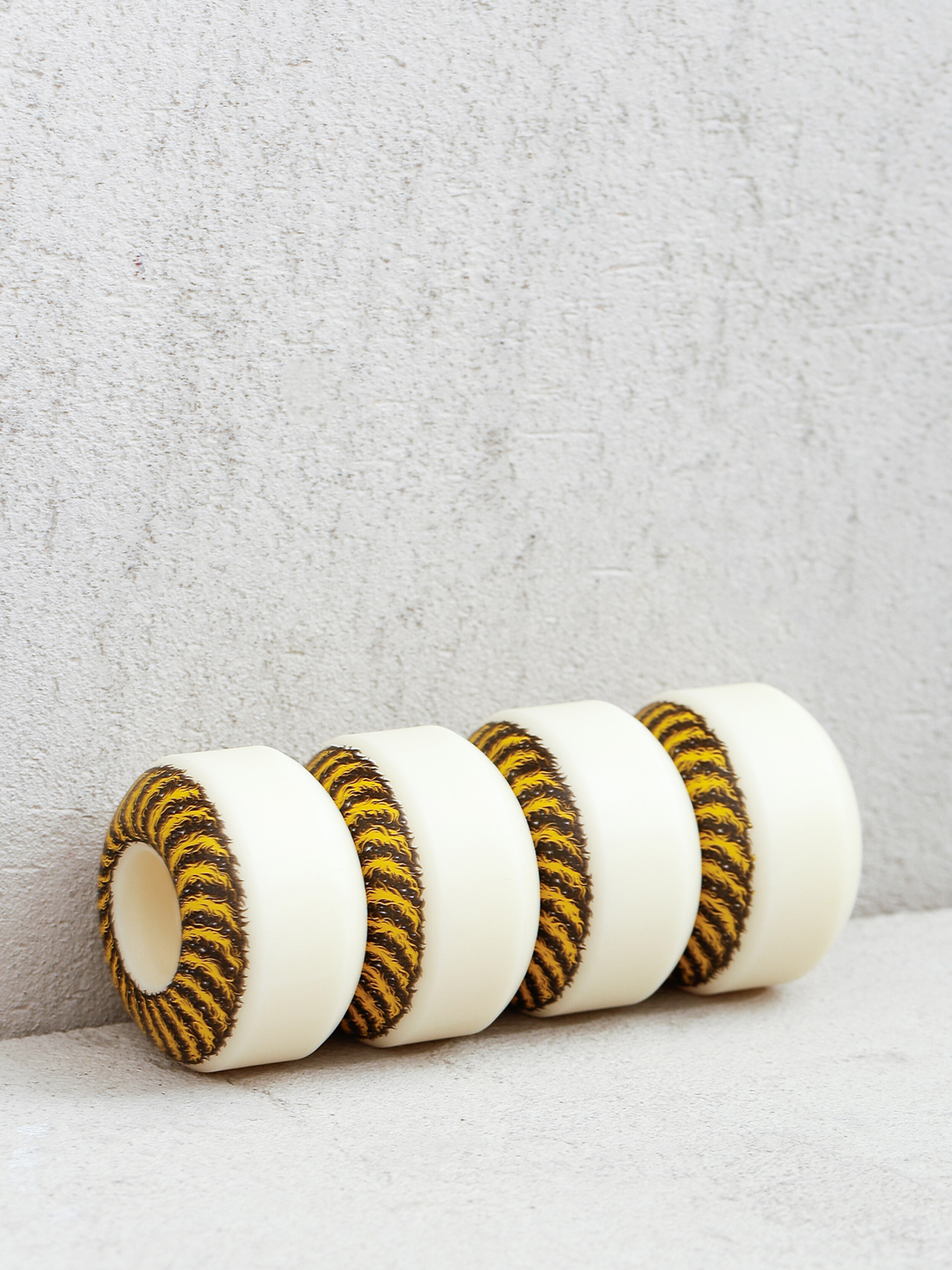 Kółka Spitfire F4 99D Grimple Furry Classic (white/orange)