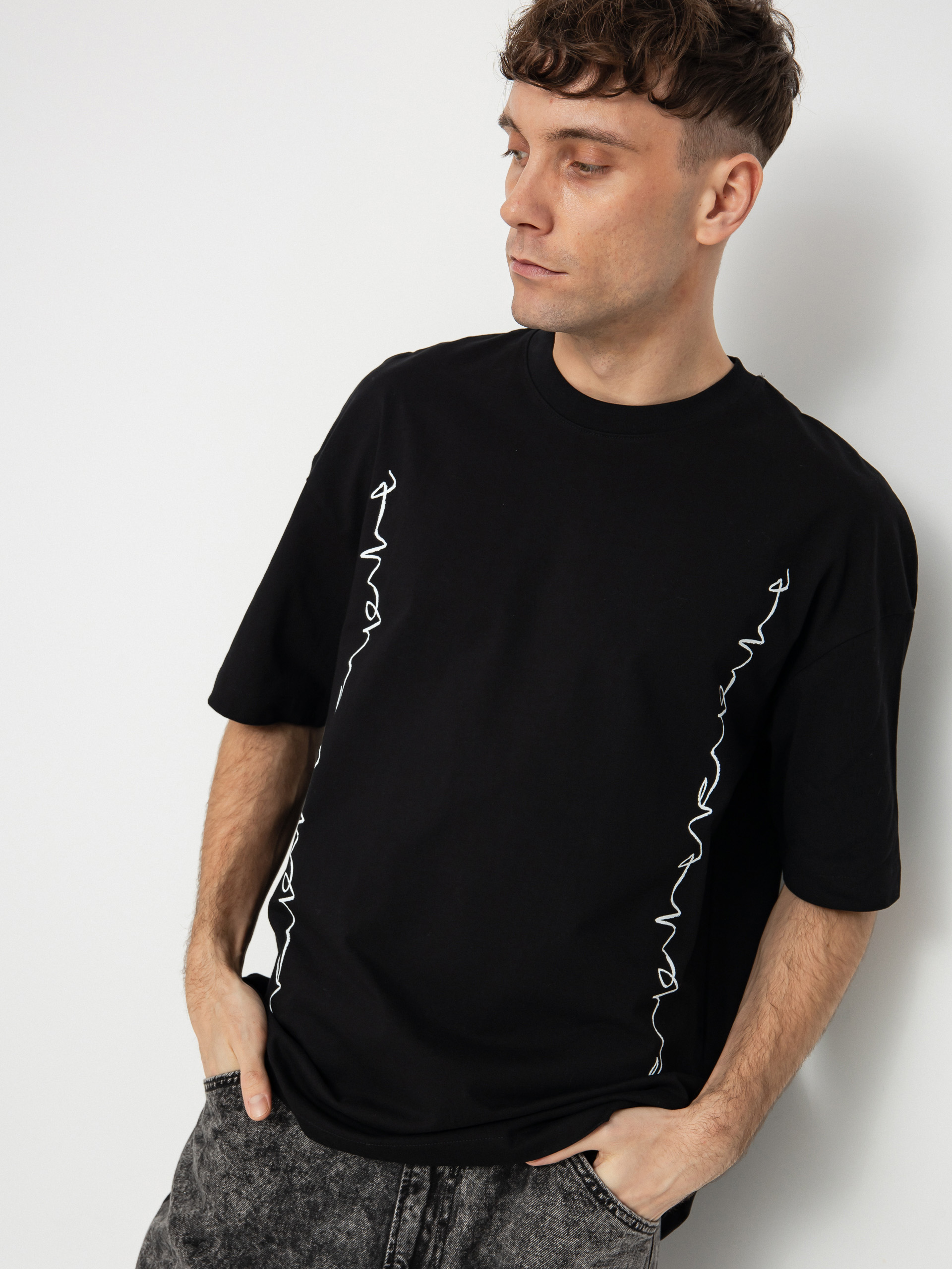 T-shirt Poetic Collective Crayon Chain
