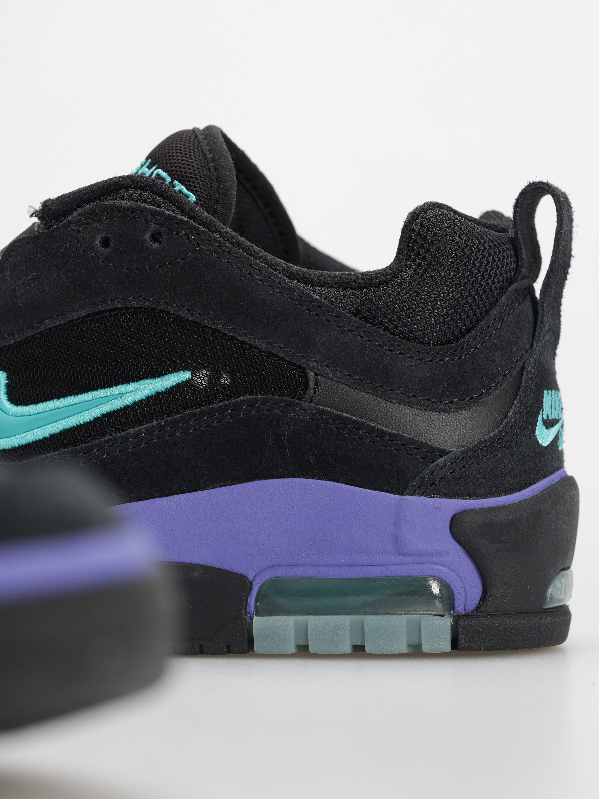 Buty Nike SB Air Max Ishod (black/dusty cactus black persian violet)