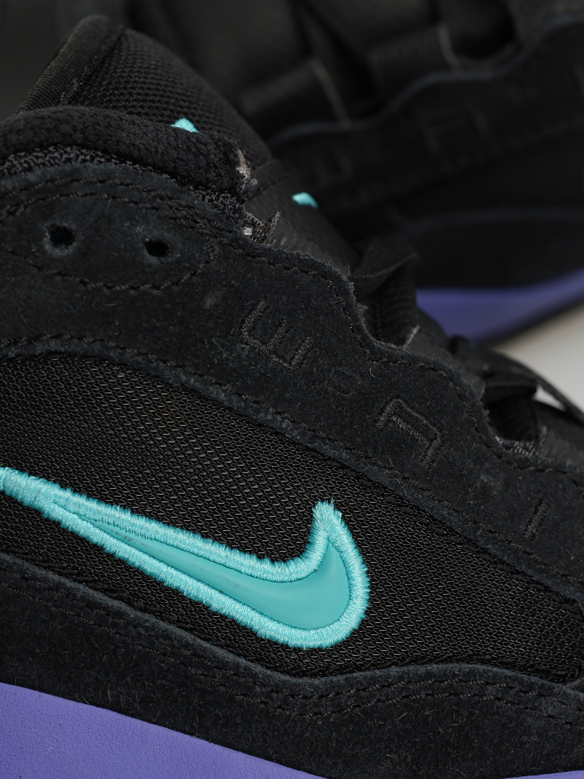 Buty Nike SB Air Max Ishod (black/dusty cactus black persian violet)