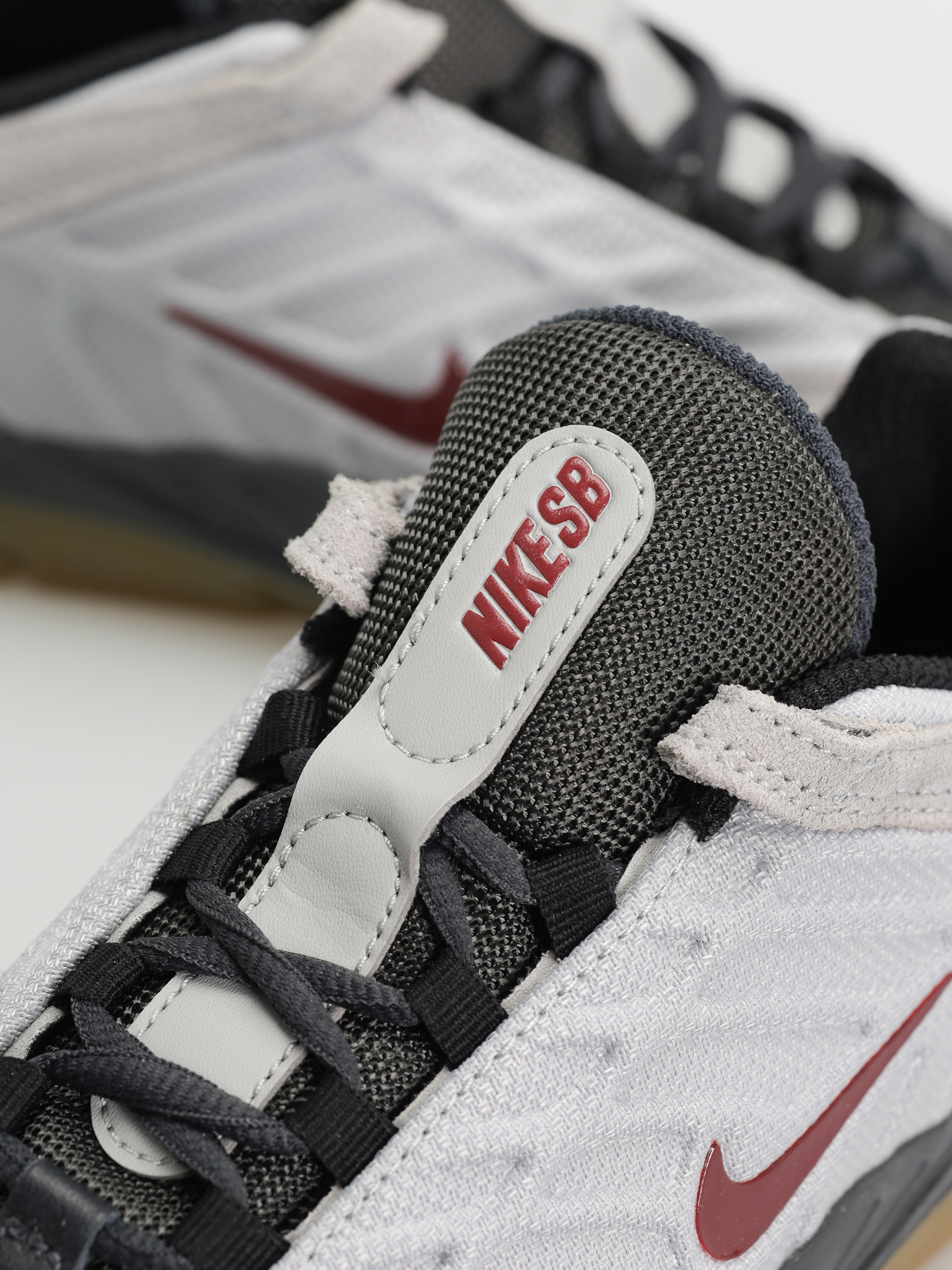 Buty Nike SB Vertebrae (lt smoke grey/dark team red)