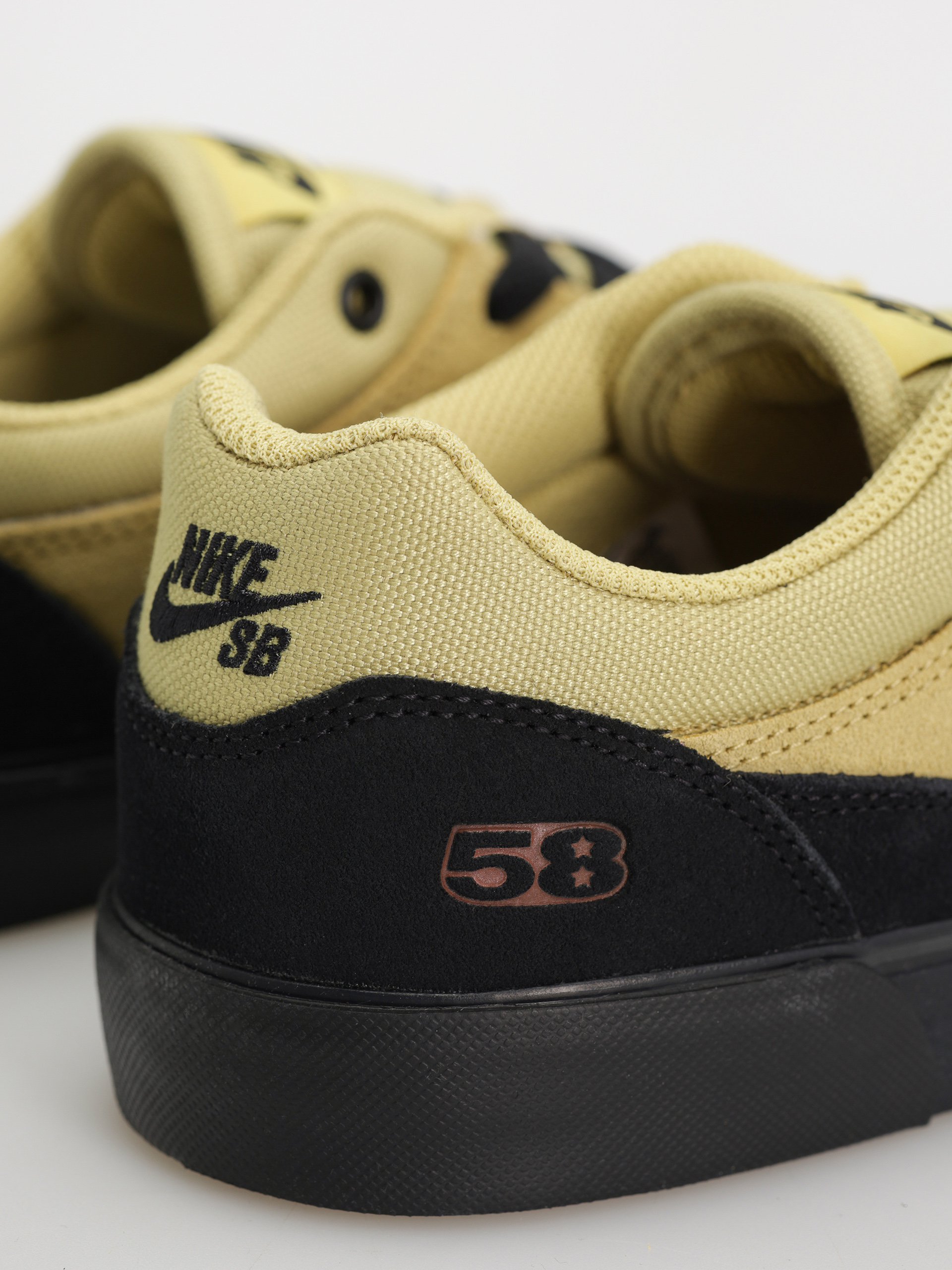 Buty Nike SB Malor TE (buff gold/black black cinnamon)
