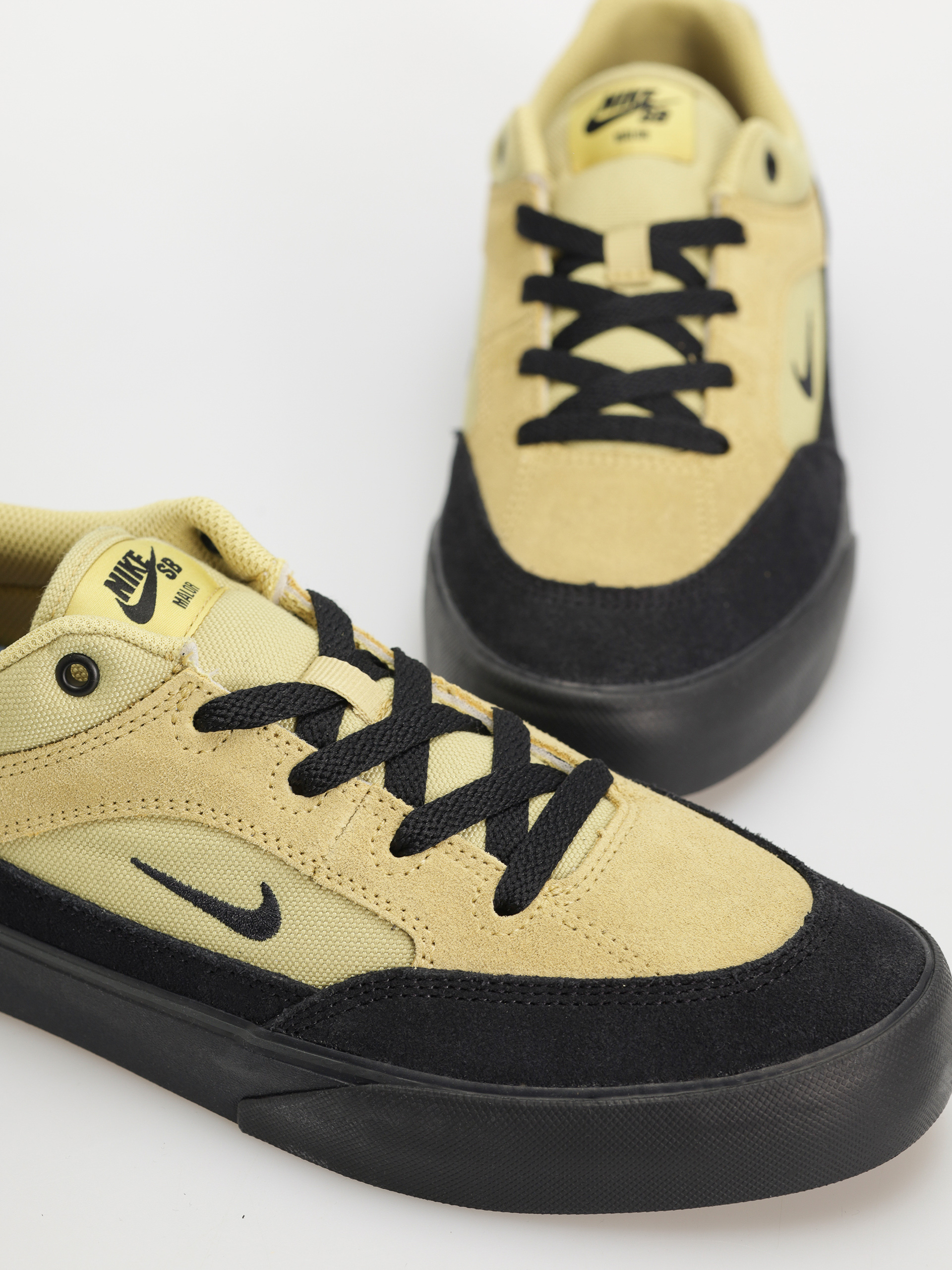 Buty Nike SB Malor TE (buff gold/black black cinnamon)