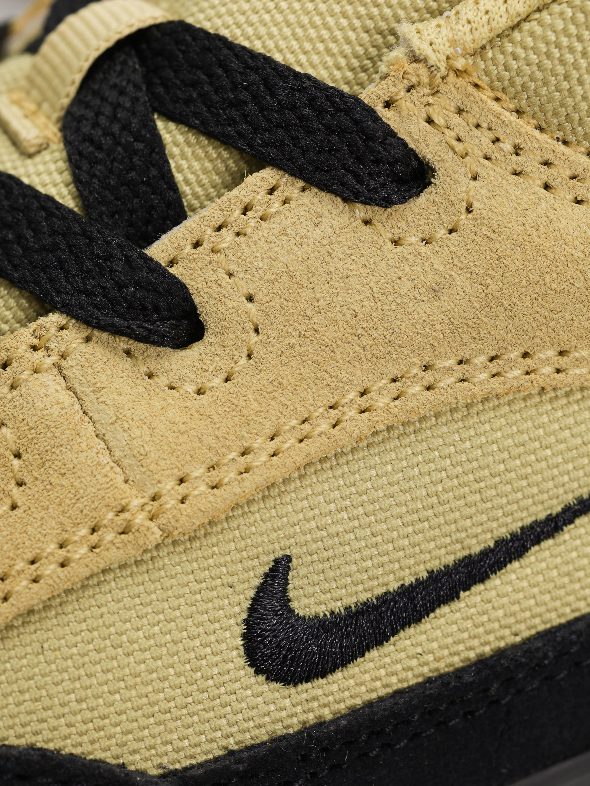 Buty Nike SB Malor TE (buff gold/black black cinnamon)