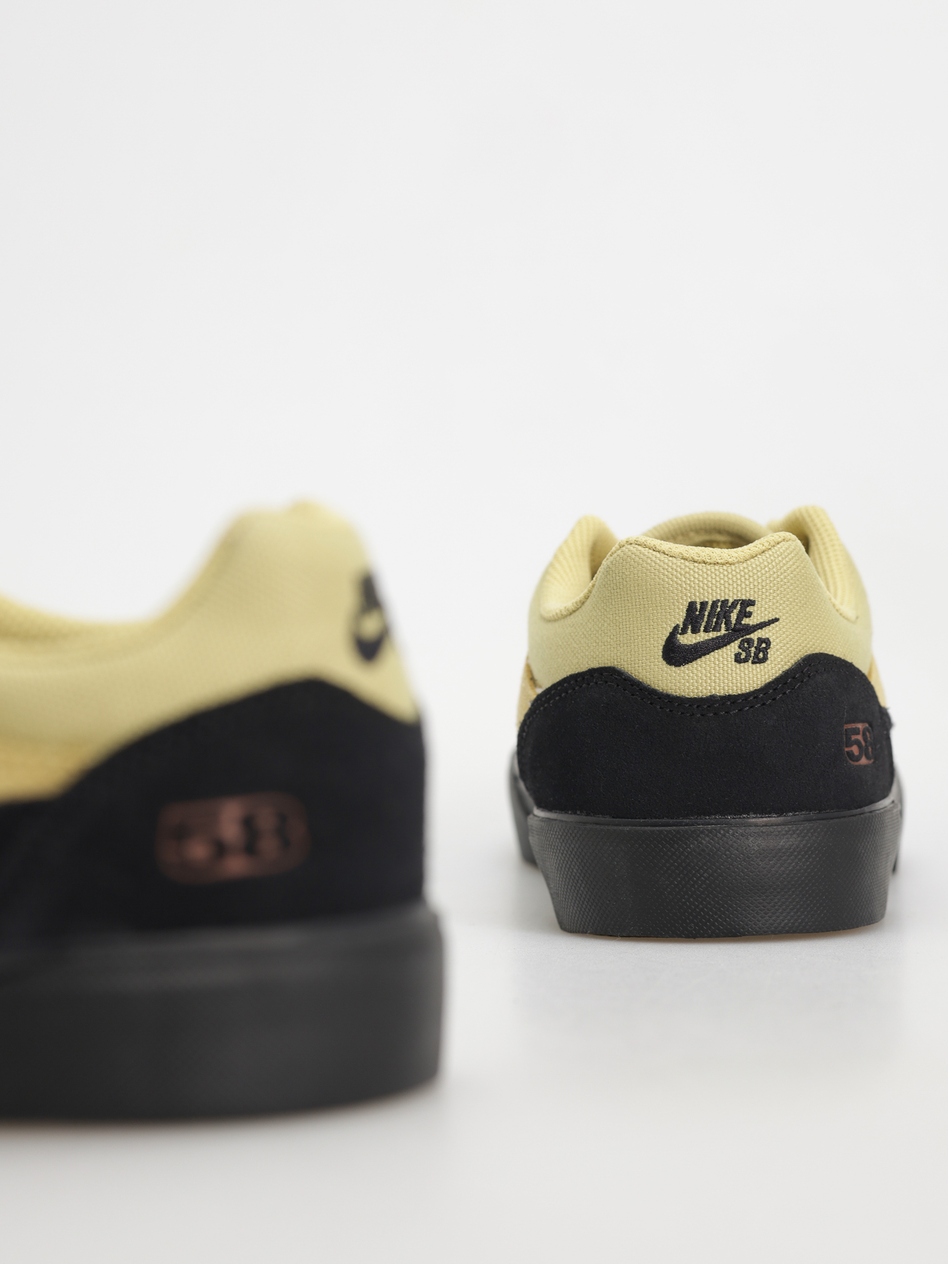 Buty Nike SB Malor TE (buff gold/black black cinnamon)