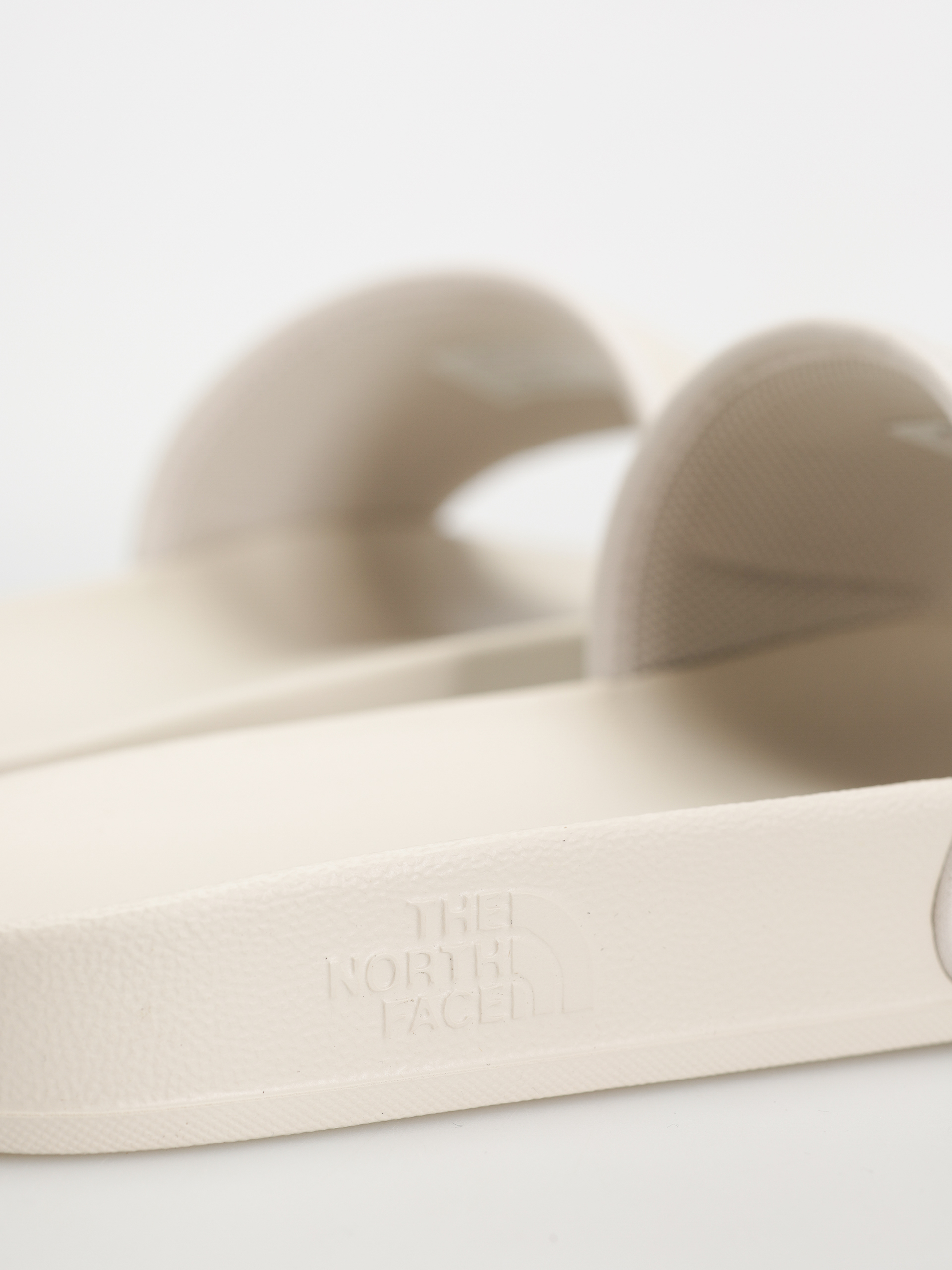 Klapki The North Face Base Camp III (calacatta/tnf white)