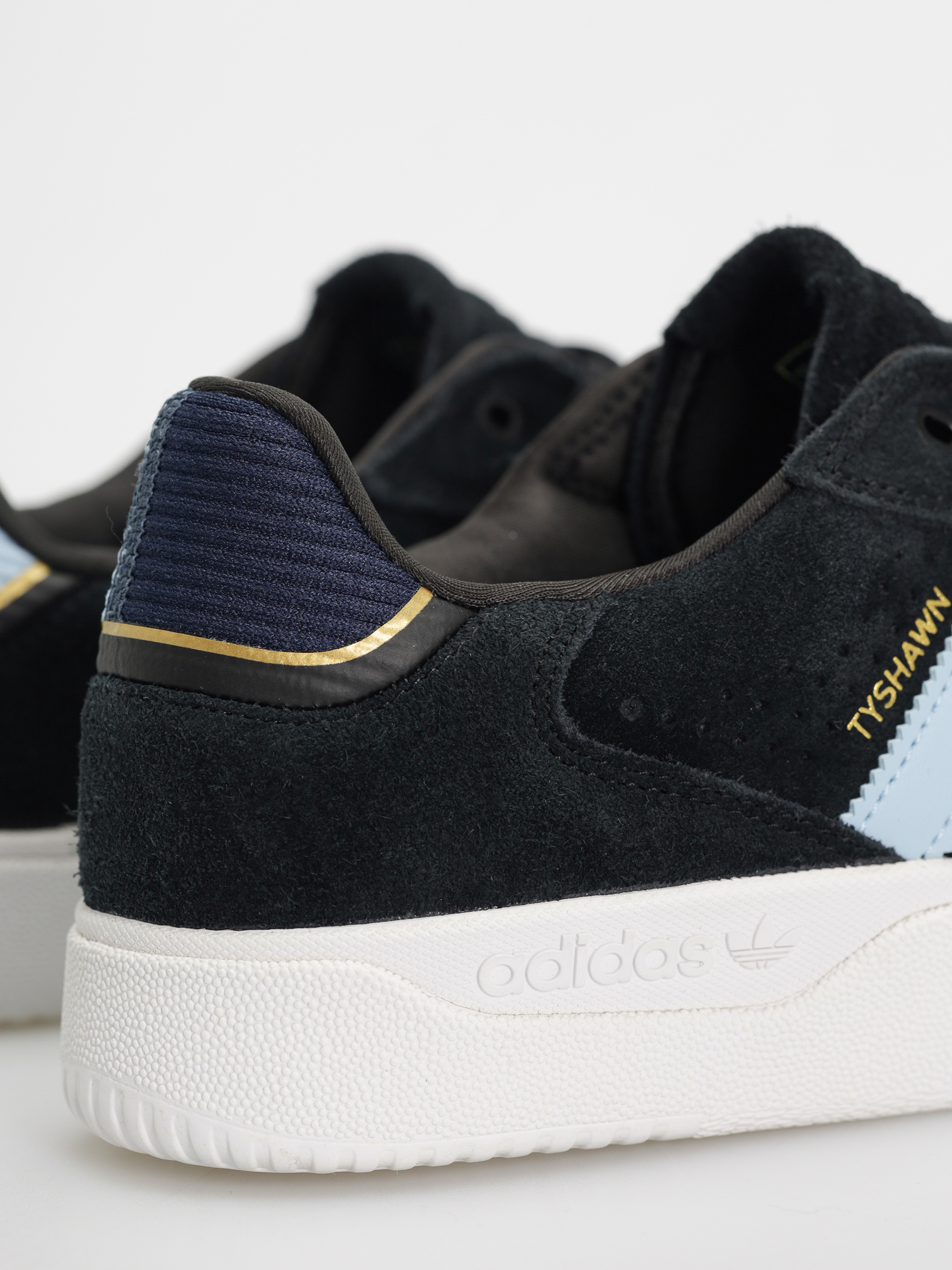 Buty adidas Tyshawn Low (cblack/clesky/conavy)