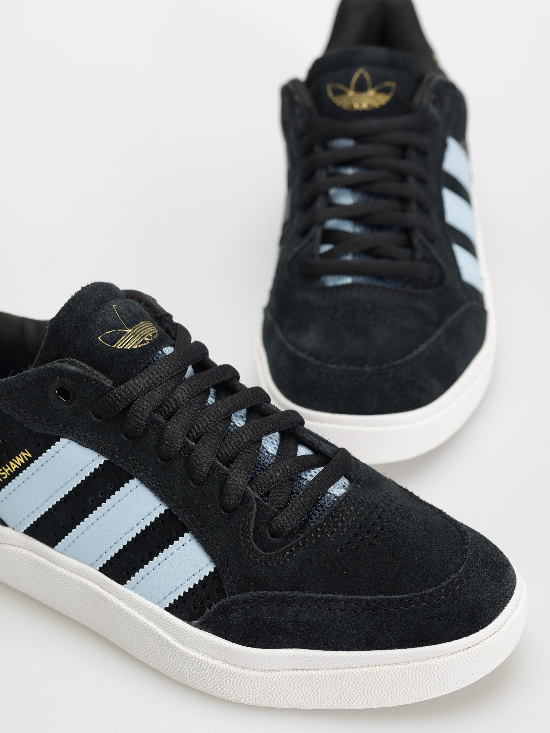 Buty adidas Tyshawn Low (cblack/clesky/conavy)