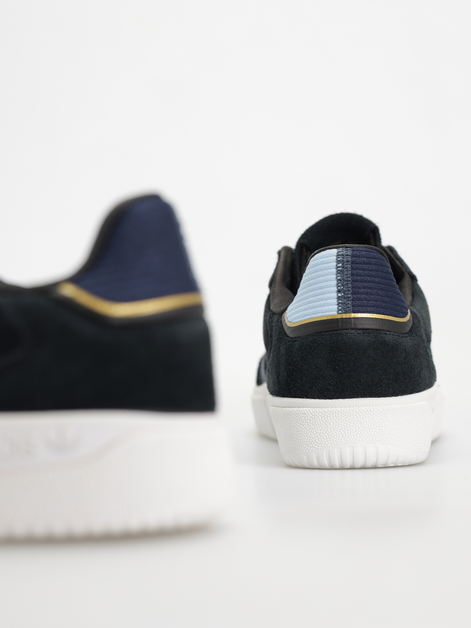 Buty adidas Tyshawn Low (cblack/clesky/conavy)