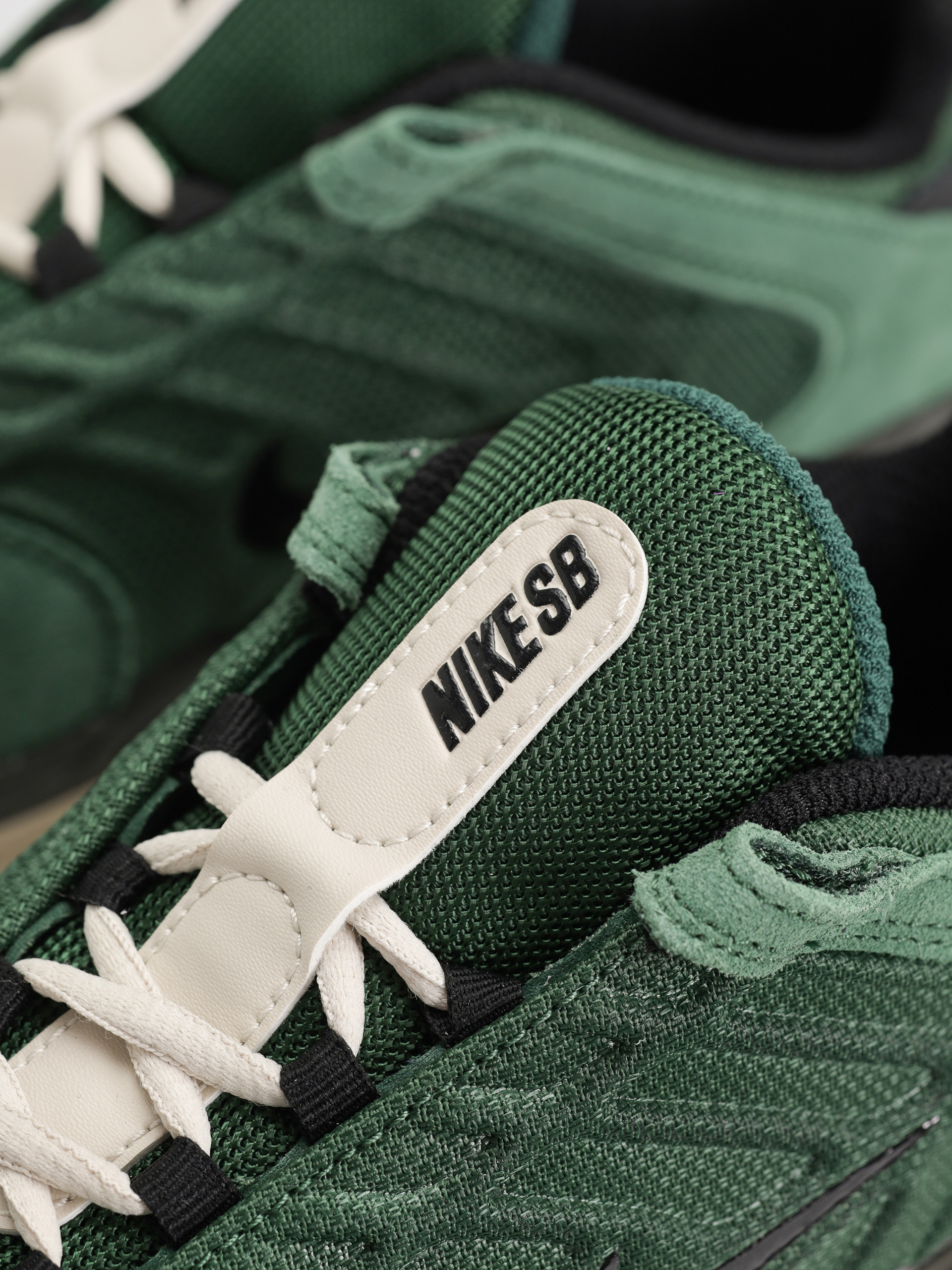 Buty Nike SB Vertebrae (fir/black sequoia lt orewood brn)