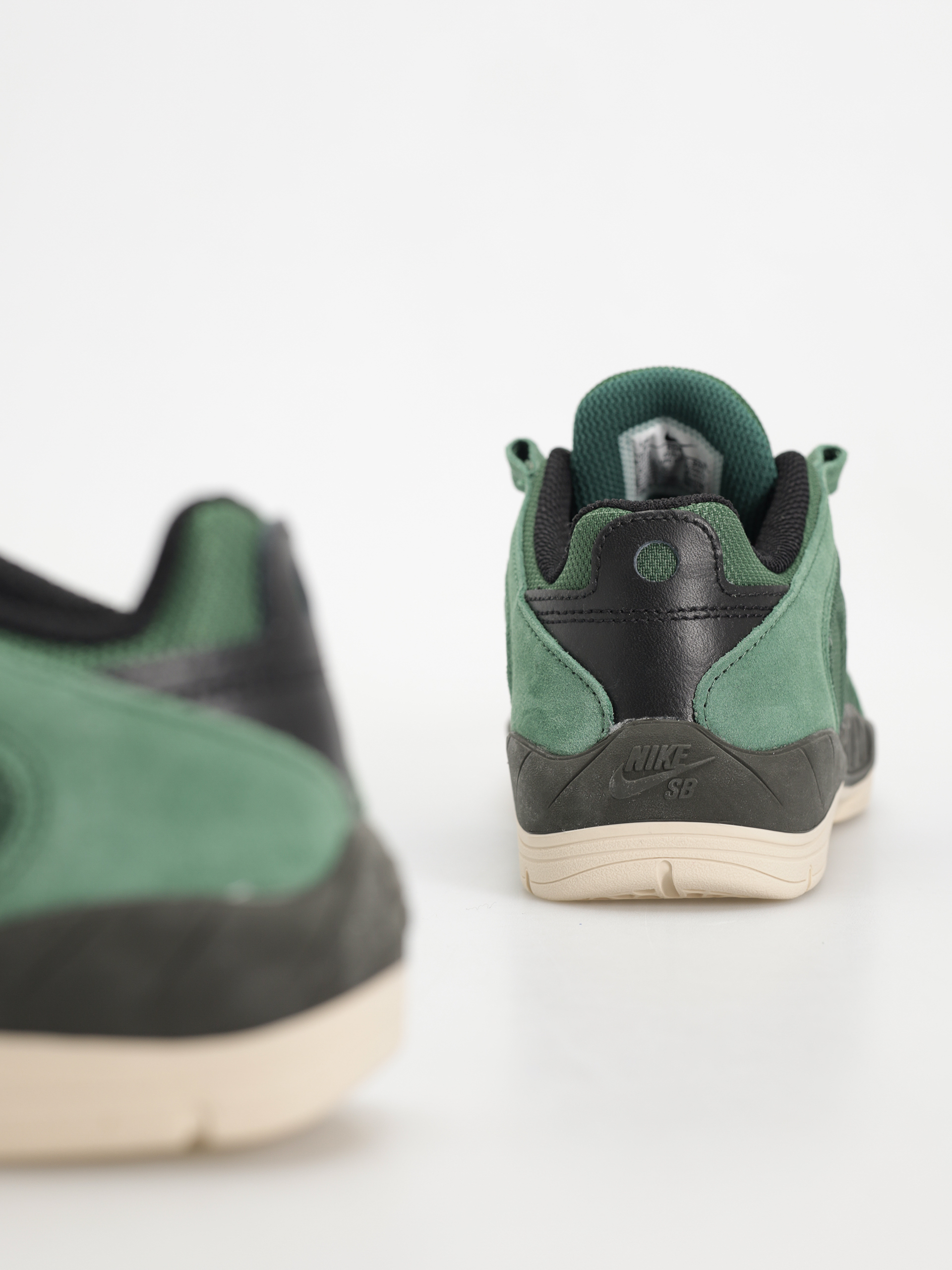 Buty Nike SB Vertebrae (fir/black sequoia lt orewood brn)