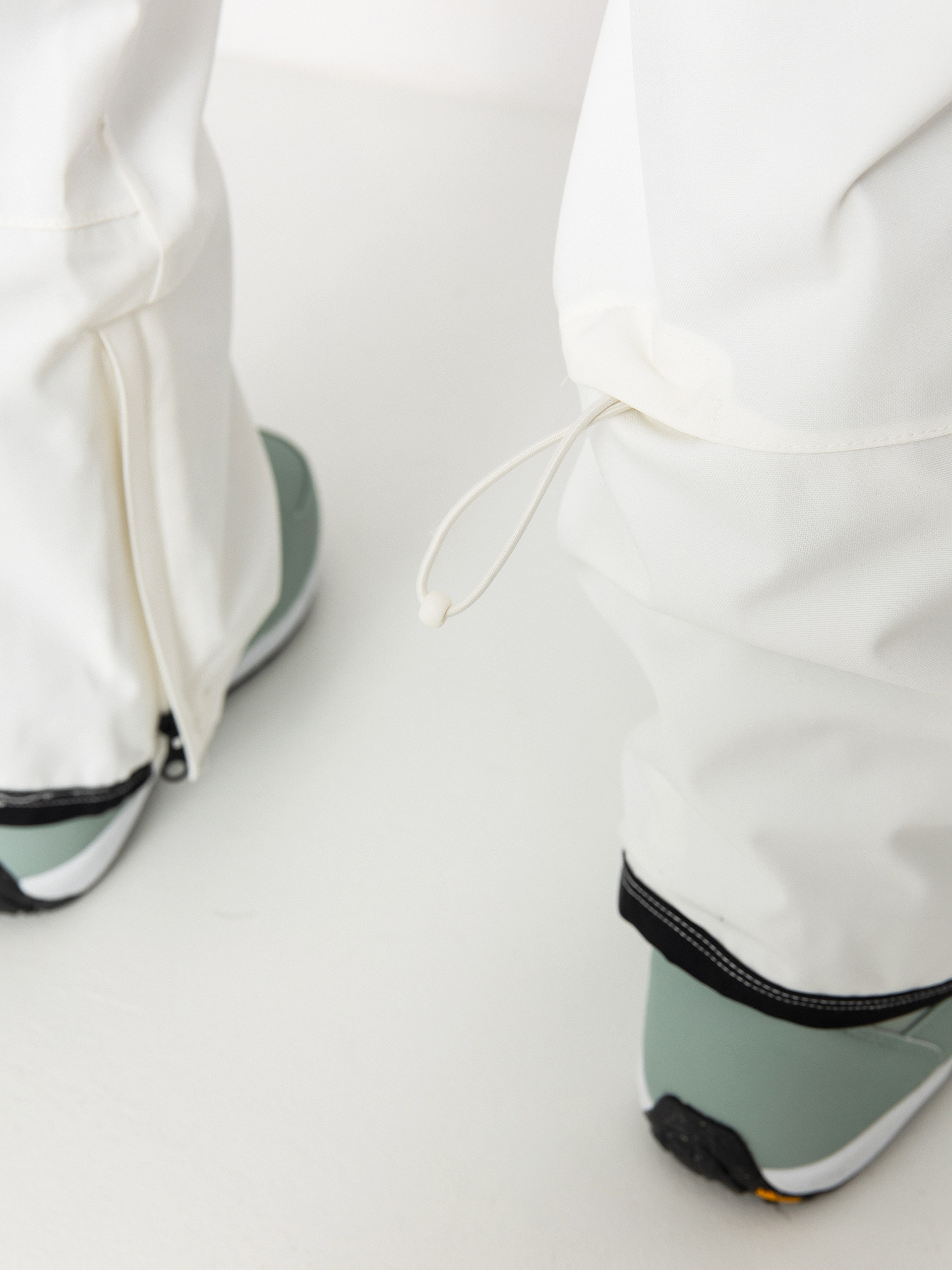 Damskie Spodnie snowboardowe Burton Vida Stretch (stout white)