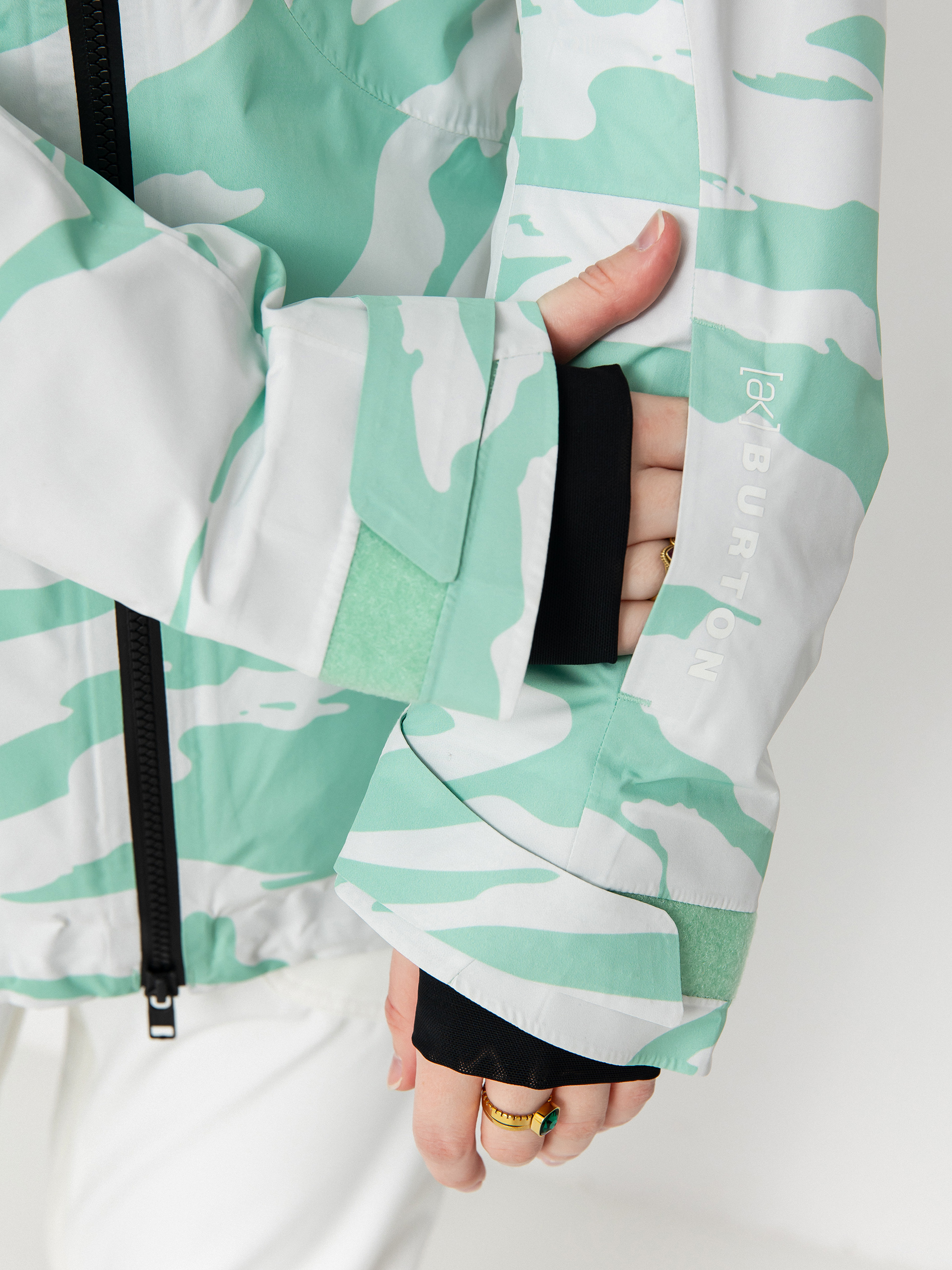 Damska Kurtka snowboardowa Burton Ak Gore Tex Embark (oversized zebra)