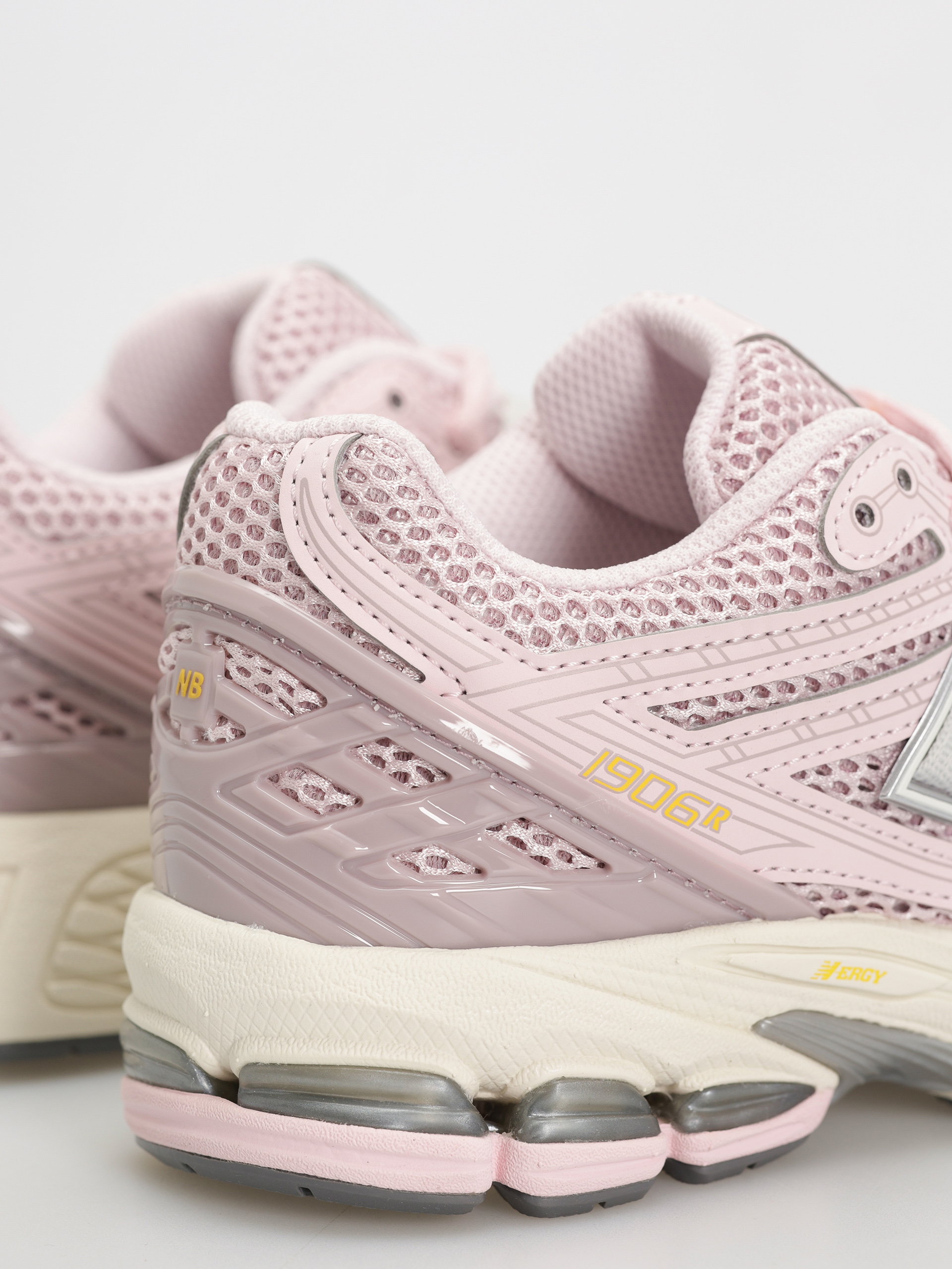 Buty New Balance 1906 JR (rose sugar)