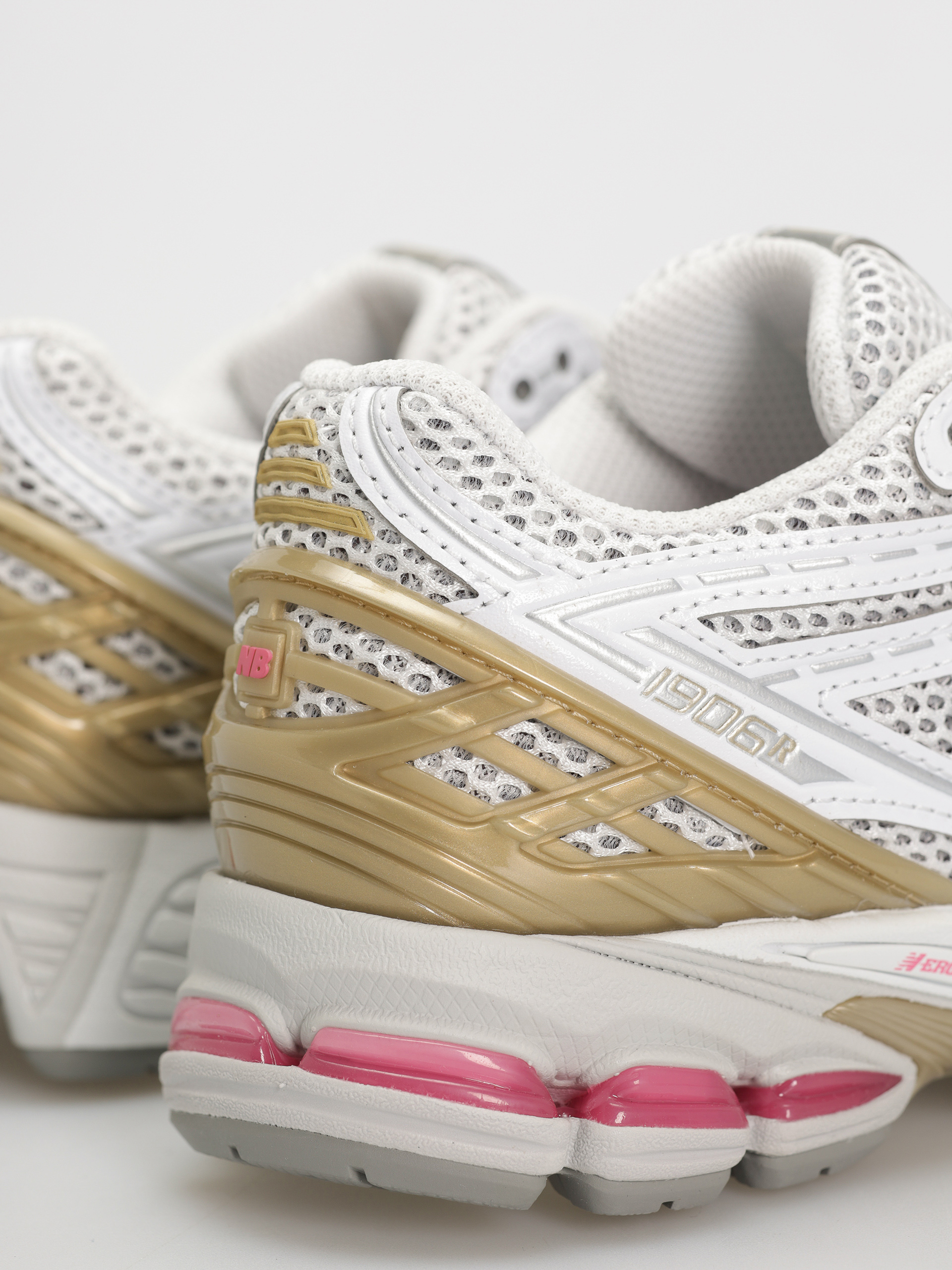 Buty New Balance 1906 (silver metallic)