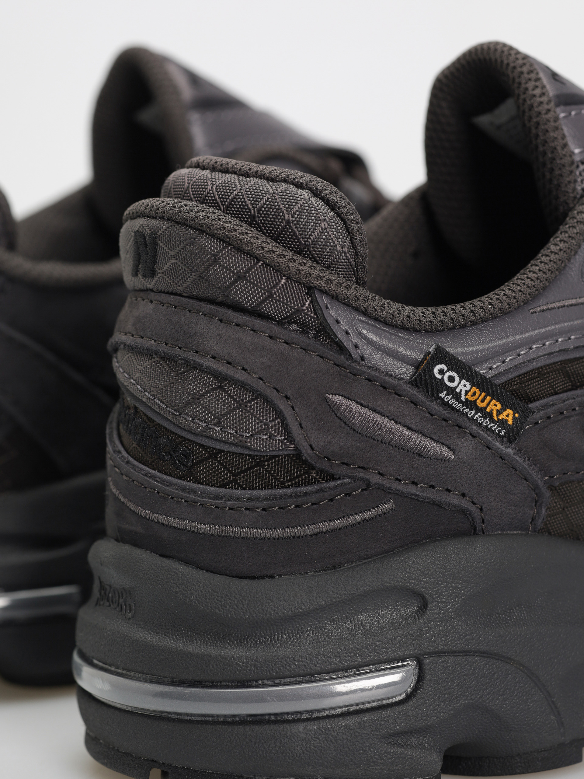 Buty New Balance 1000 (black cement)