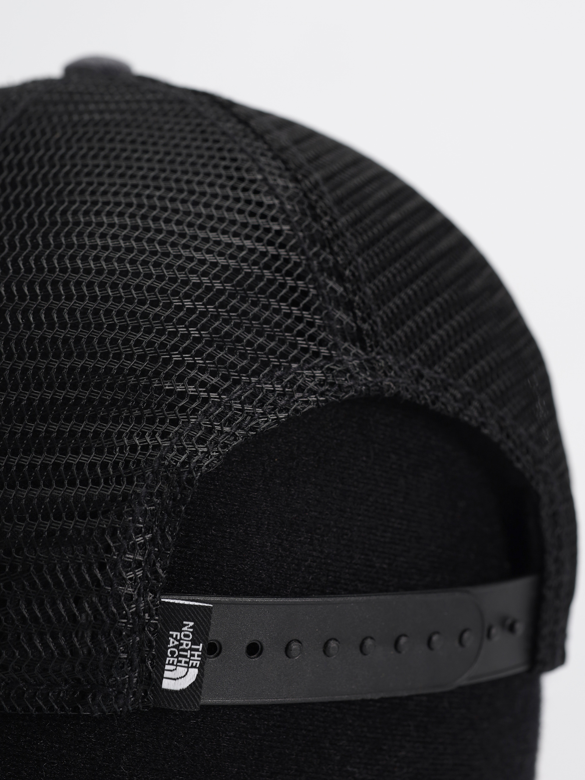 Czapka z daszkiem The North Face Deep Fit Mudder Trucker (tnf black/tnf medium grey heather)