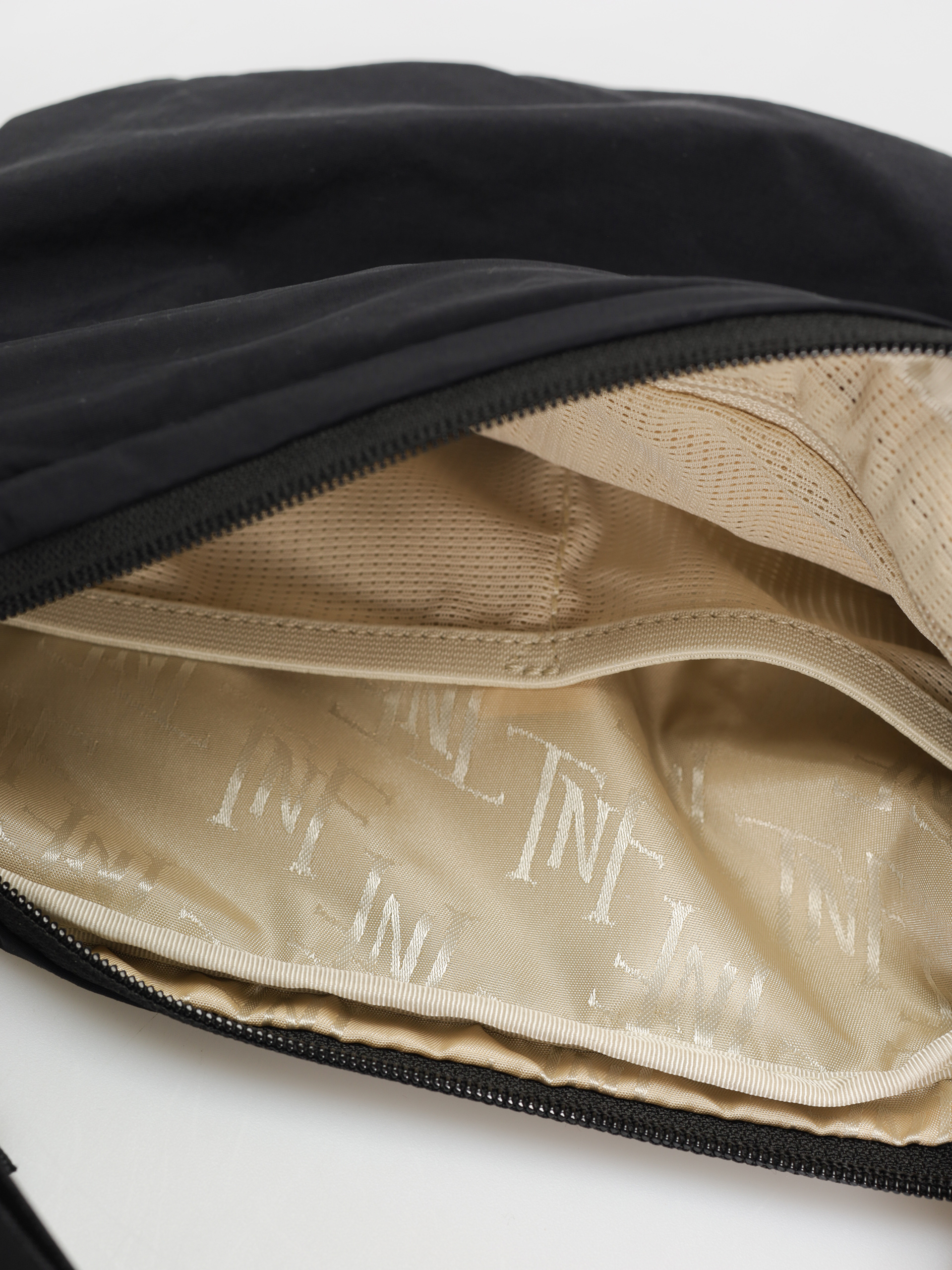 Torebka The North Face Never Stop Crossbody Wmn (tnf black npf)