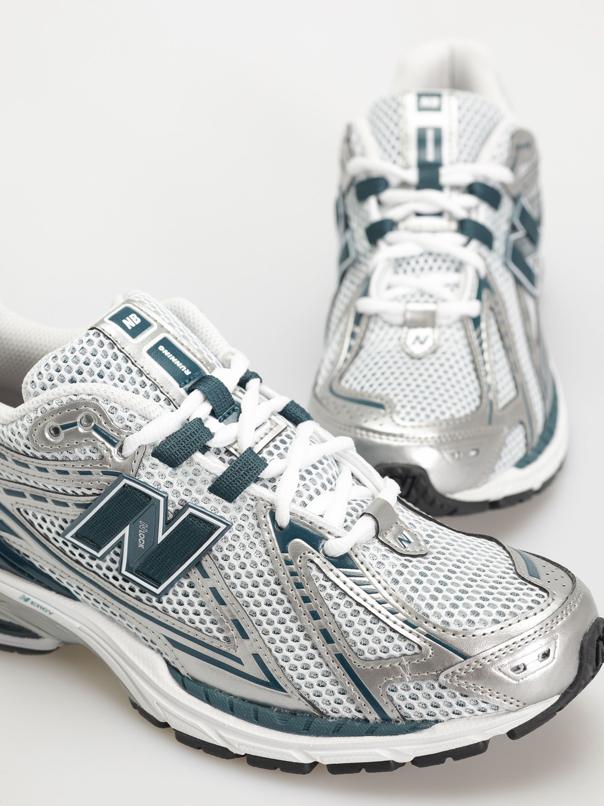 Buty New Balance 1906 (silver metallic)
