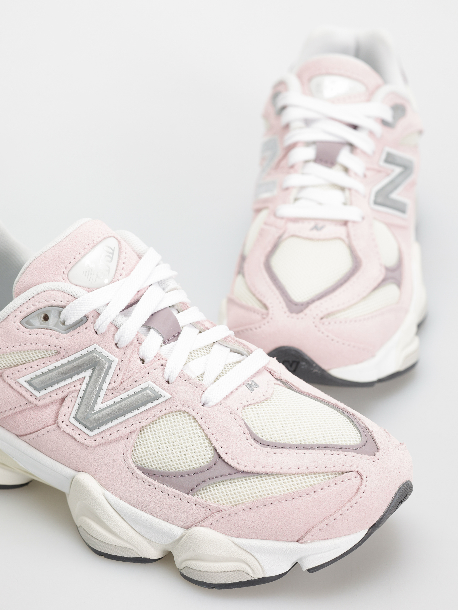 Buty New Balance 9060 JR (rose sugar)