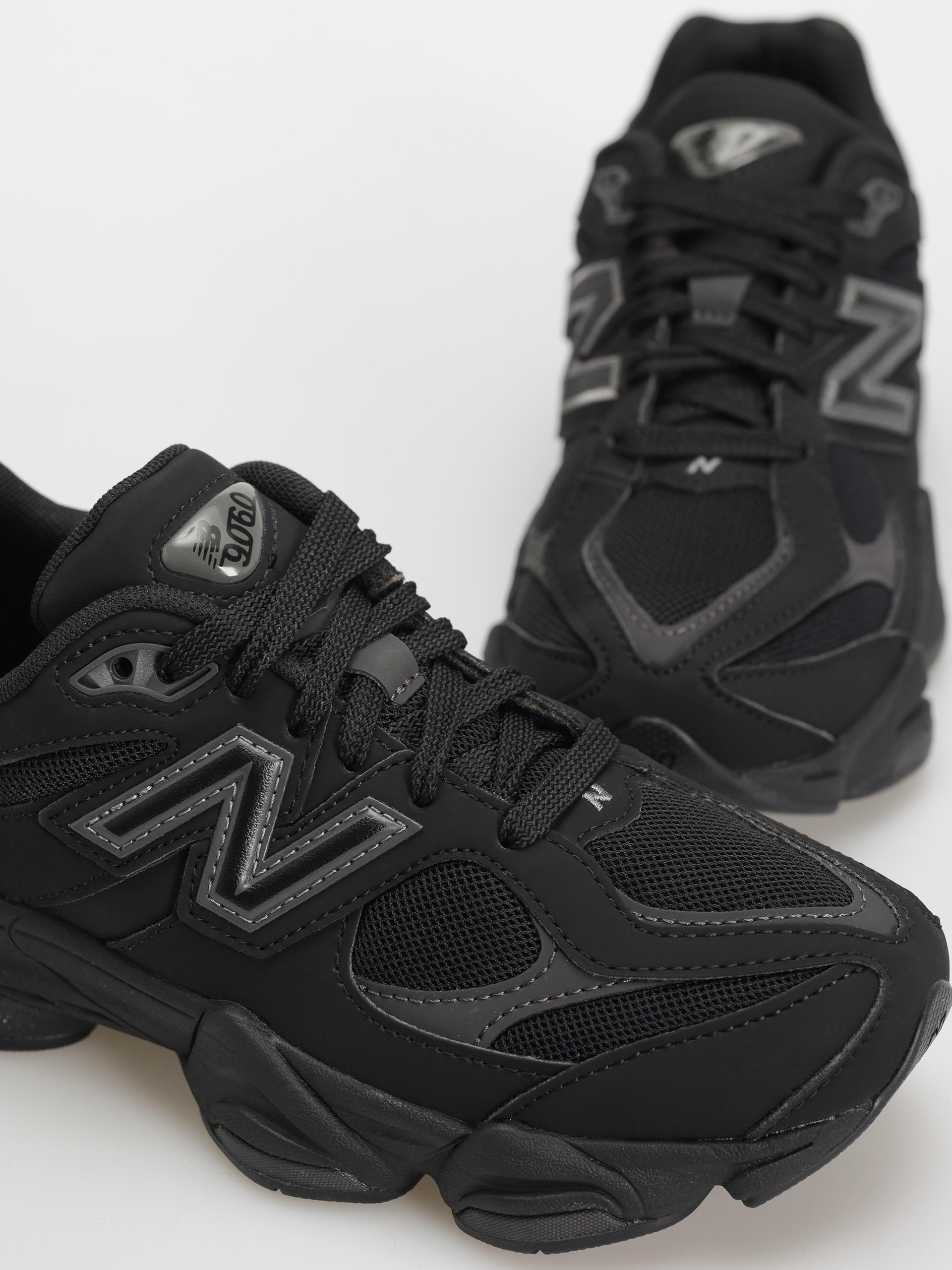 Buty New Balance 9060 JR (black)