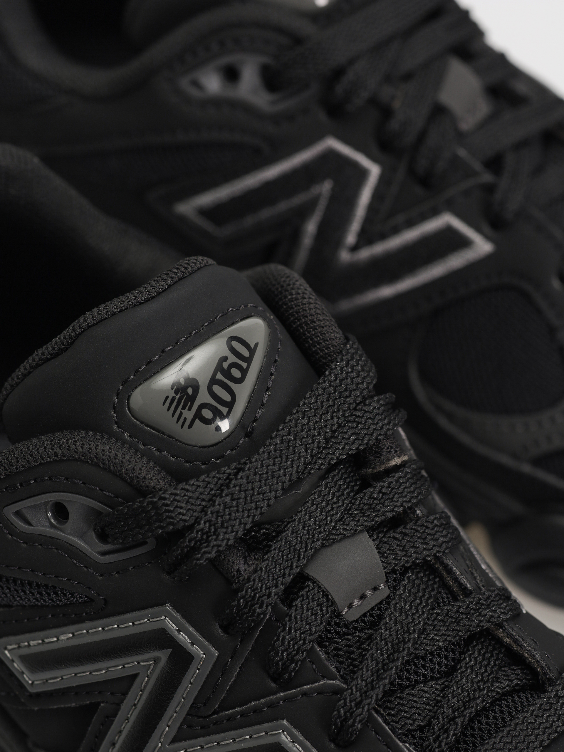 Buty New Balance 9060 JR (black)