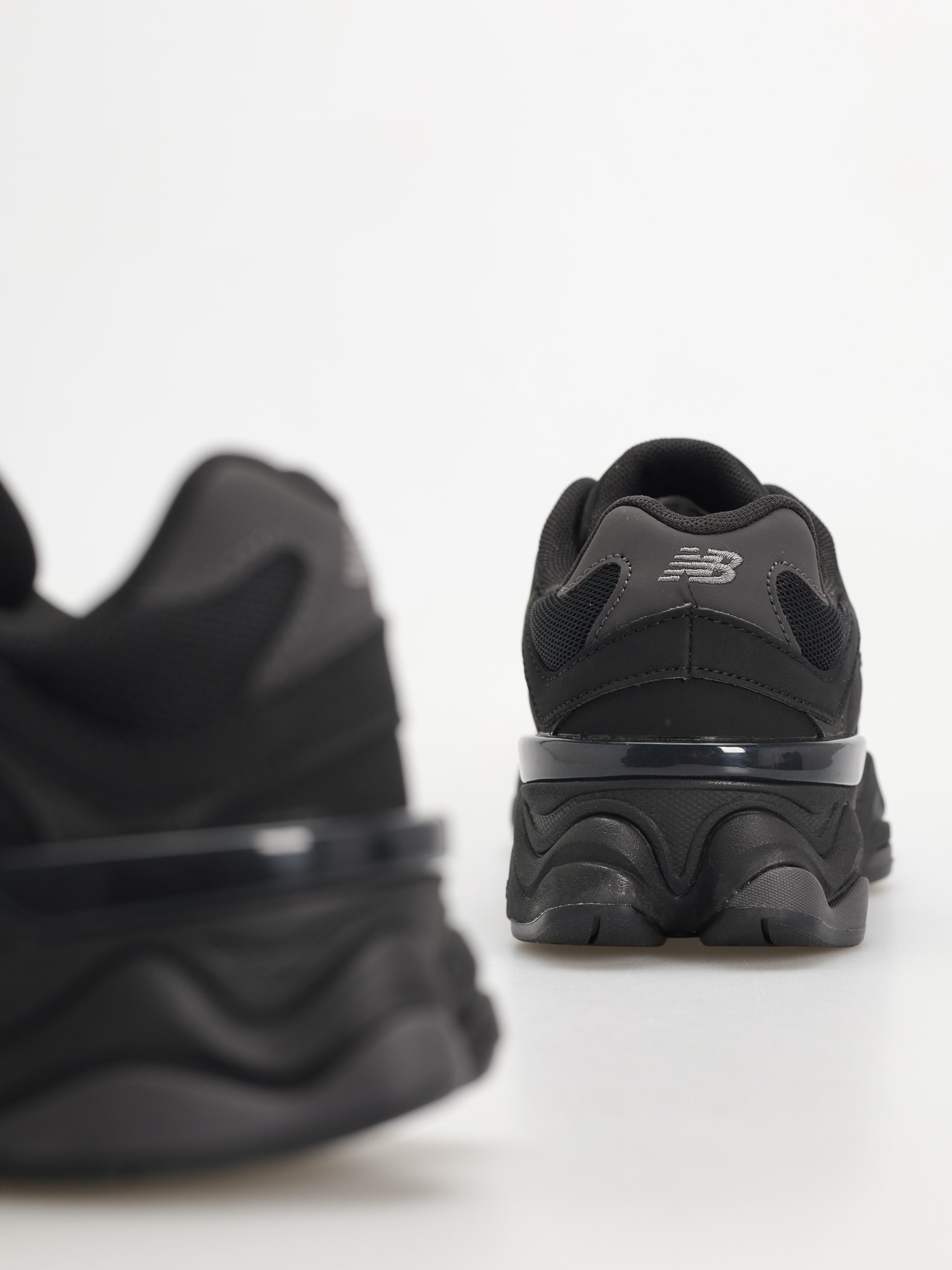 Buty New Balance 9060 JR (black)