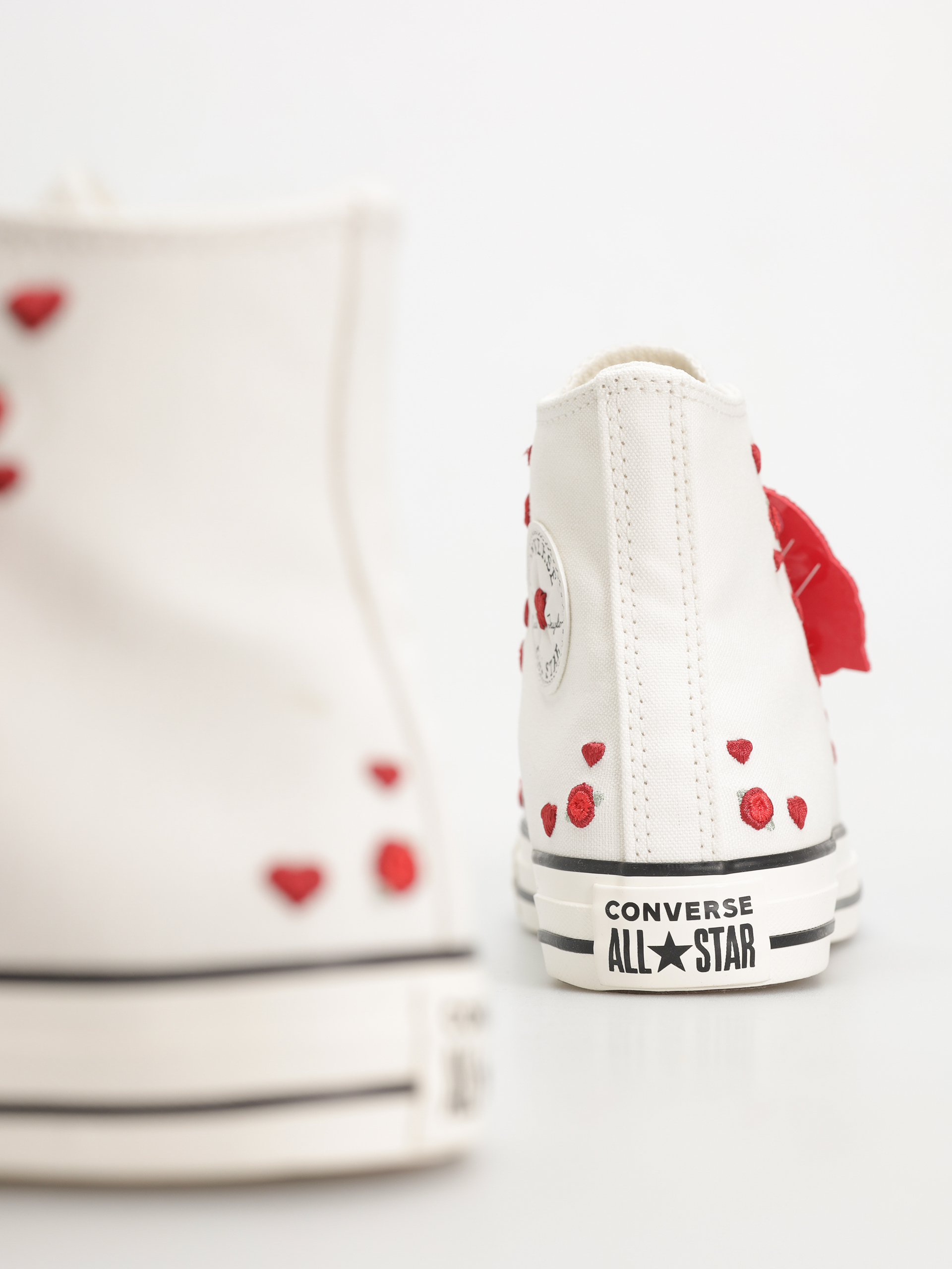 Trampki Converse Chuck Taylor All Star Hi Wmn (vintage white/red/egret)