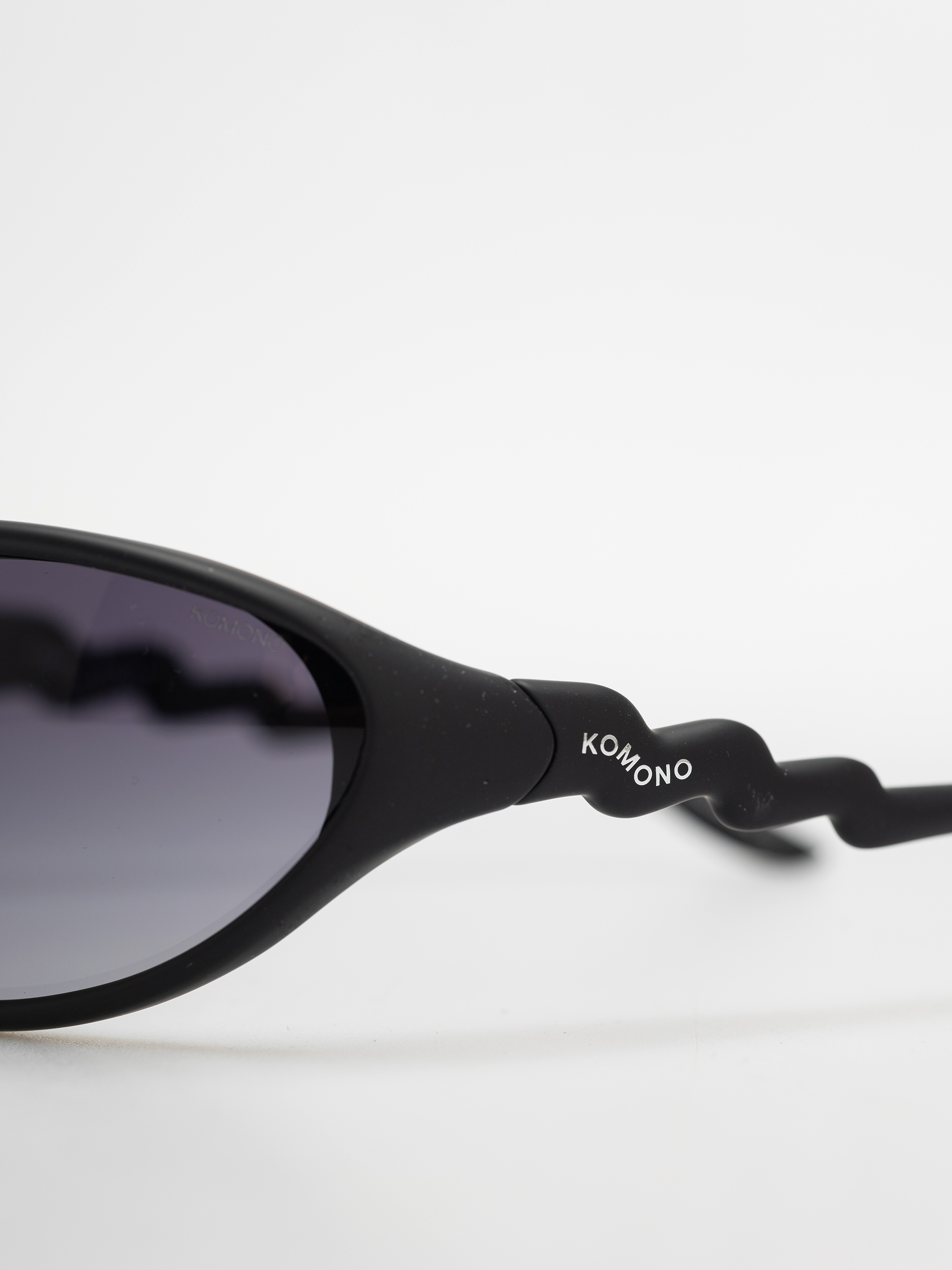Okulary przeciwsłoneczne Komono The Glitch (carbon)