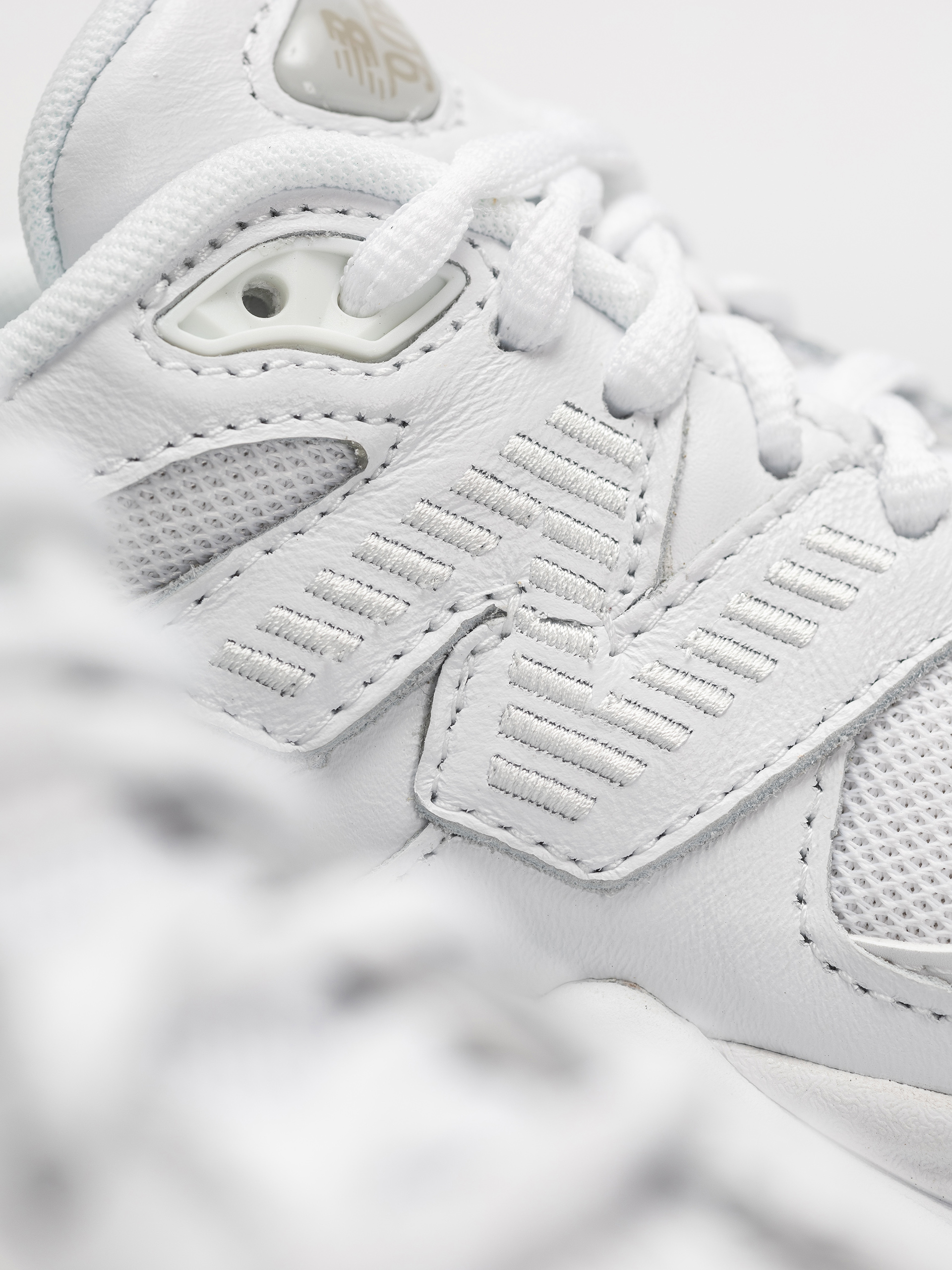 Buty New Balance 9060 (triple white)