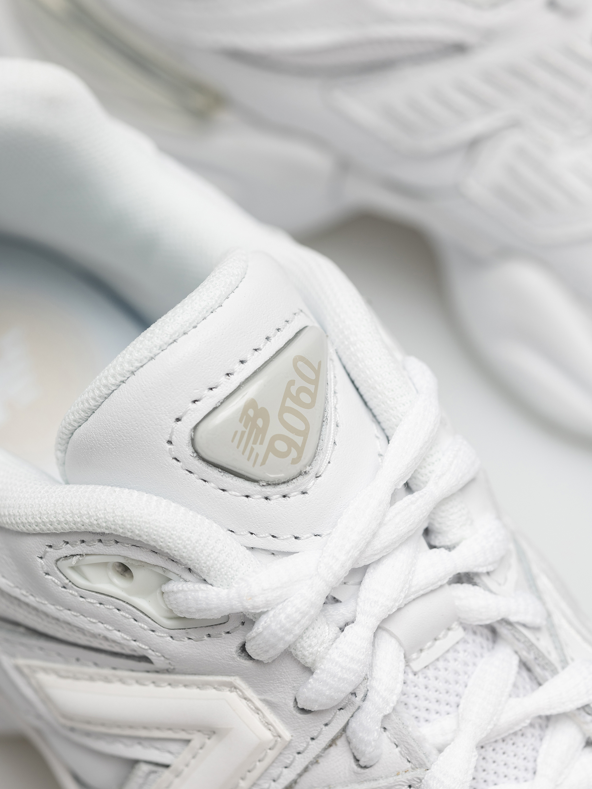 Buty New Balance 9060 (triple white)