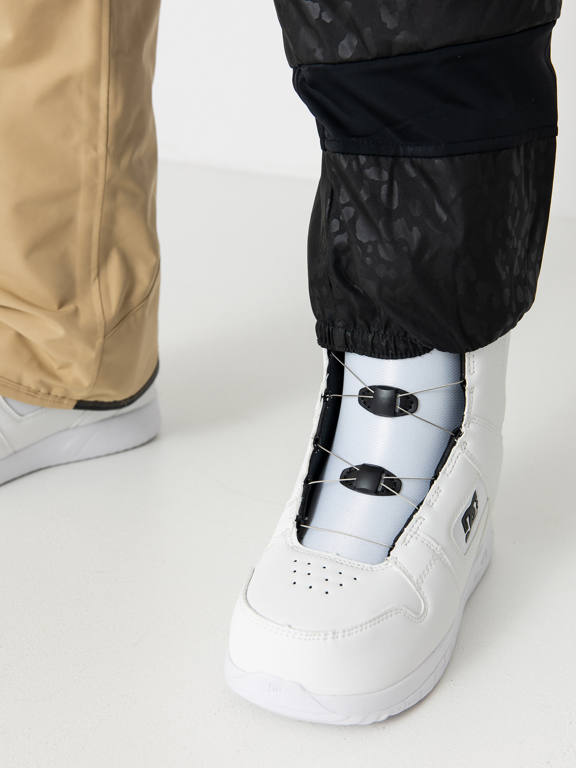 Damskie Spodnie snowboardowe Volcom Knox Ins Gore Tex (sand)