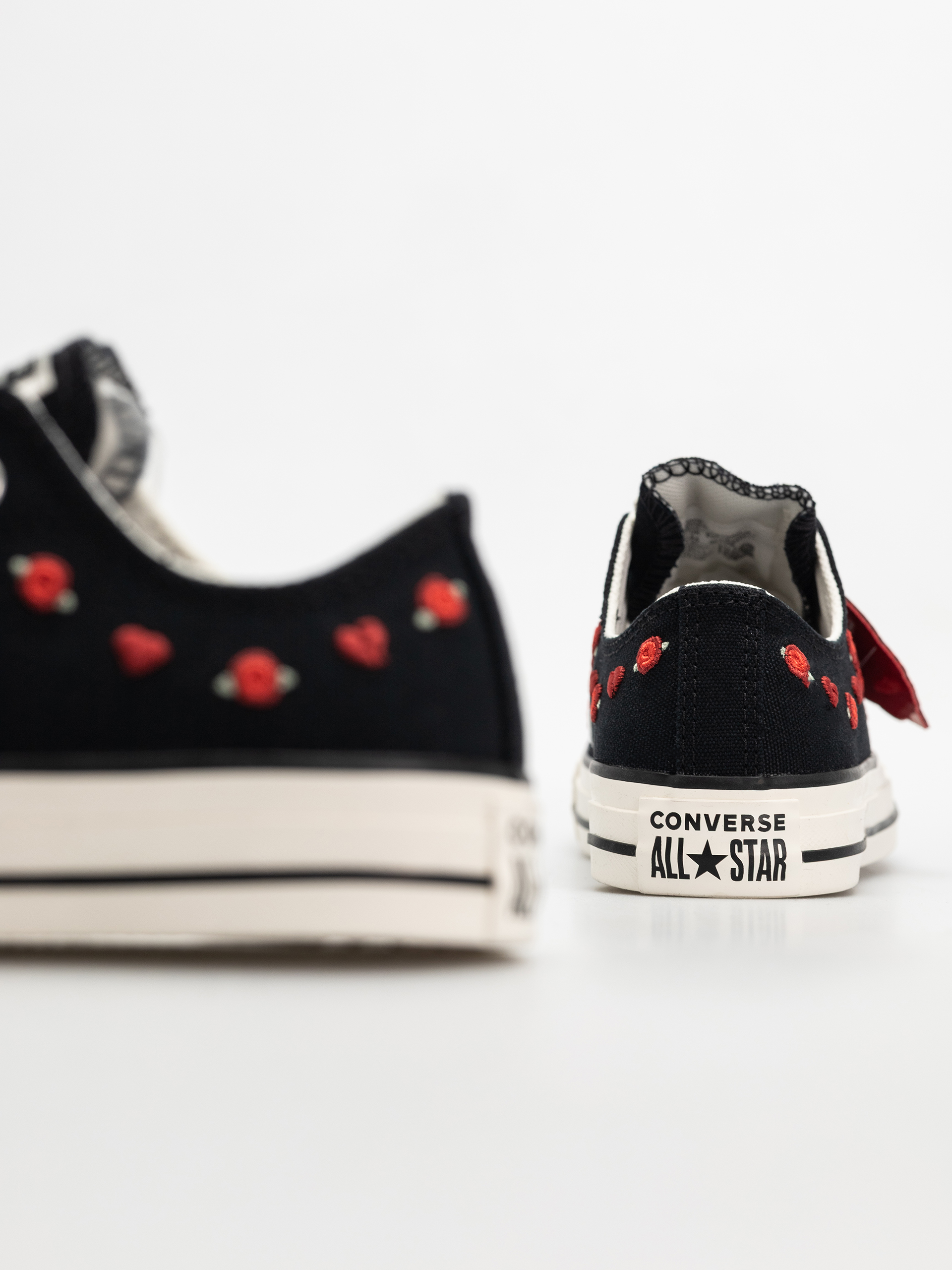 Trampki Converse Chuck Taylor All Star Ox Wmn (black/red/egret)