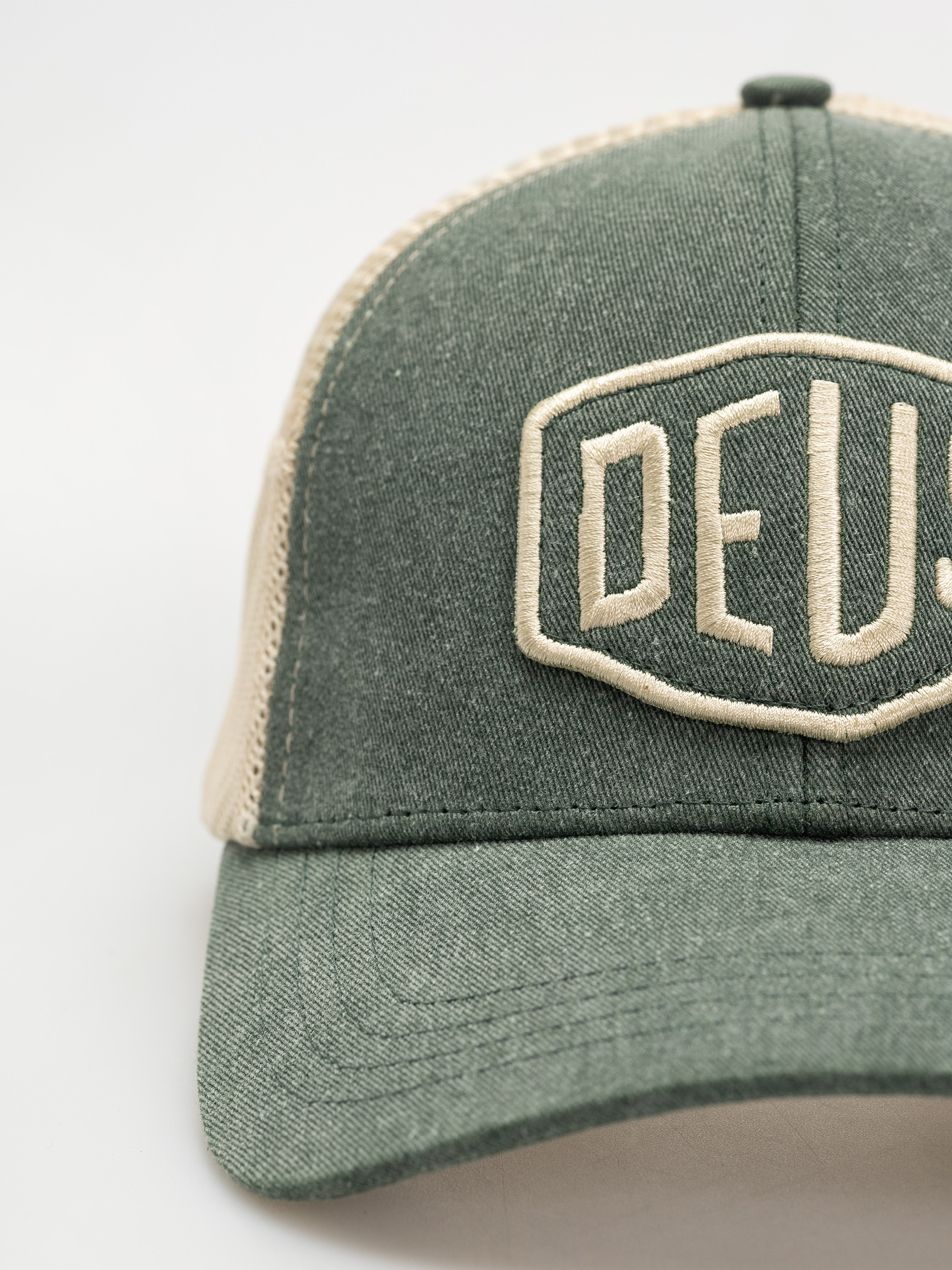 Czapka z daszkiem Deus Ex Machina Shield Trucker (shale green)