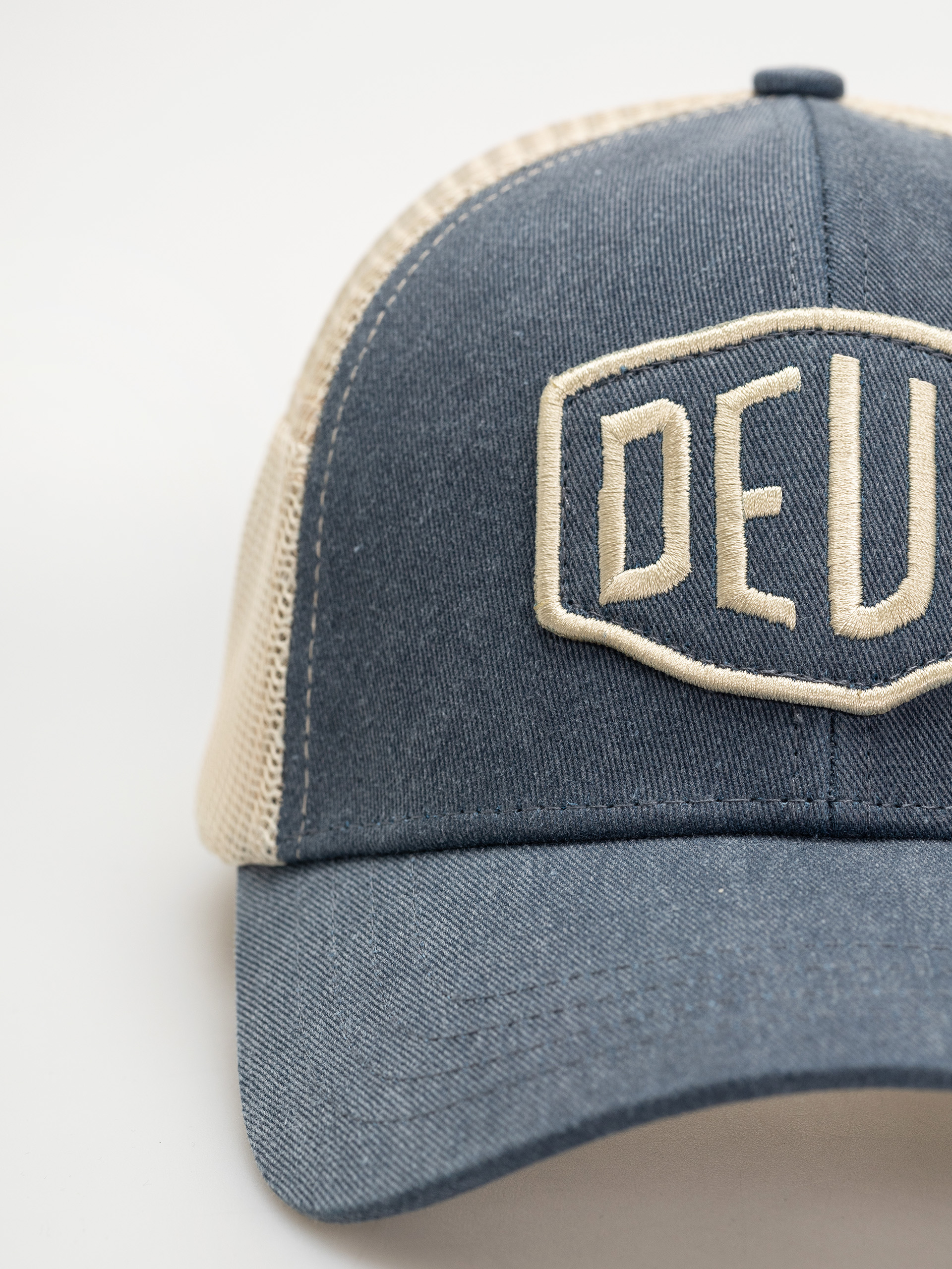 Czapka z daszkiem Deus Ex Machina Shield Trucker - niebieski