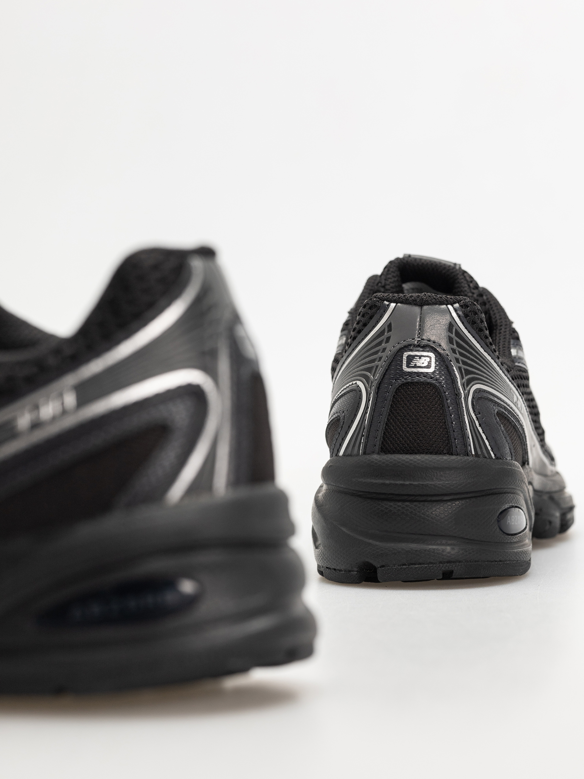 Buty New Balance 740 (black)