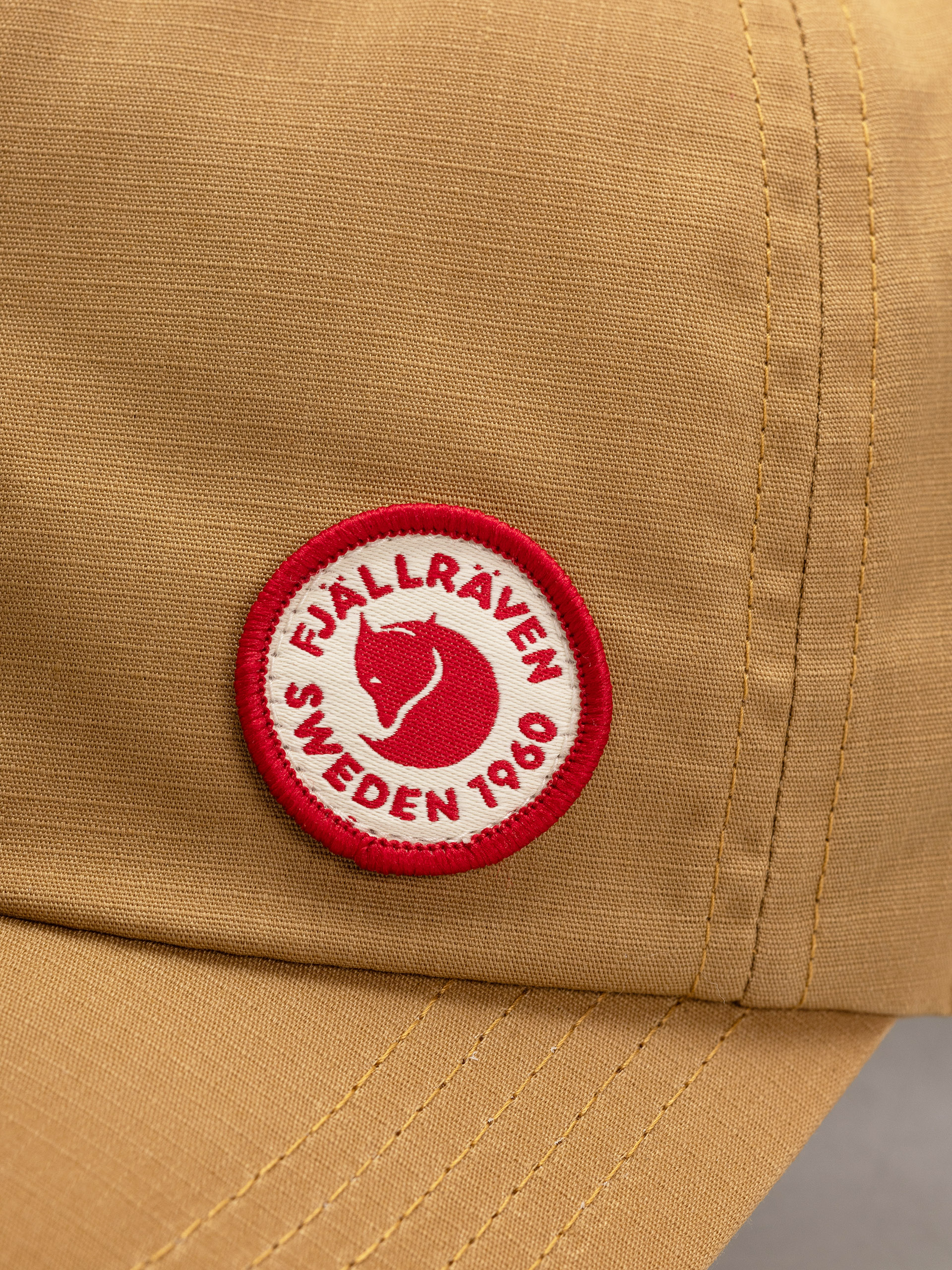 Czapka z daszkiem Fjallraven Logo (buckwheat brown)