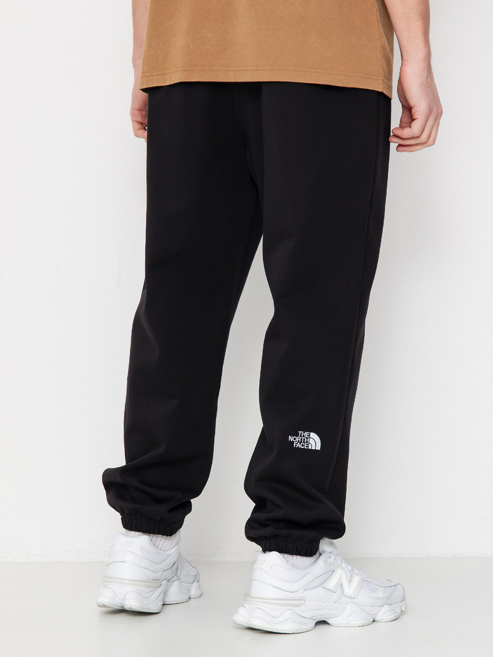 Spodnie The North Face Essential Relaxed Straight Jogger (tnf black)