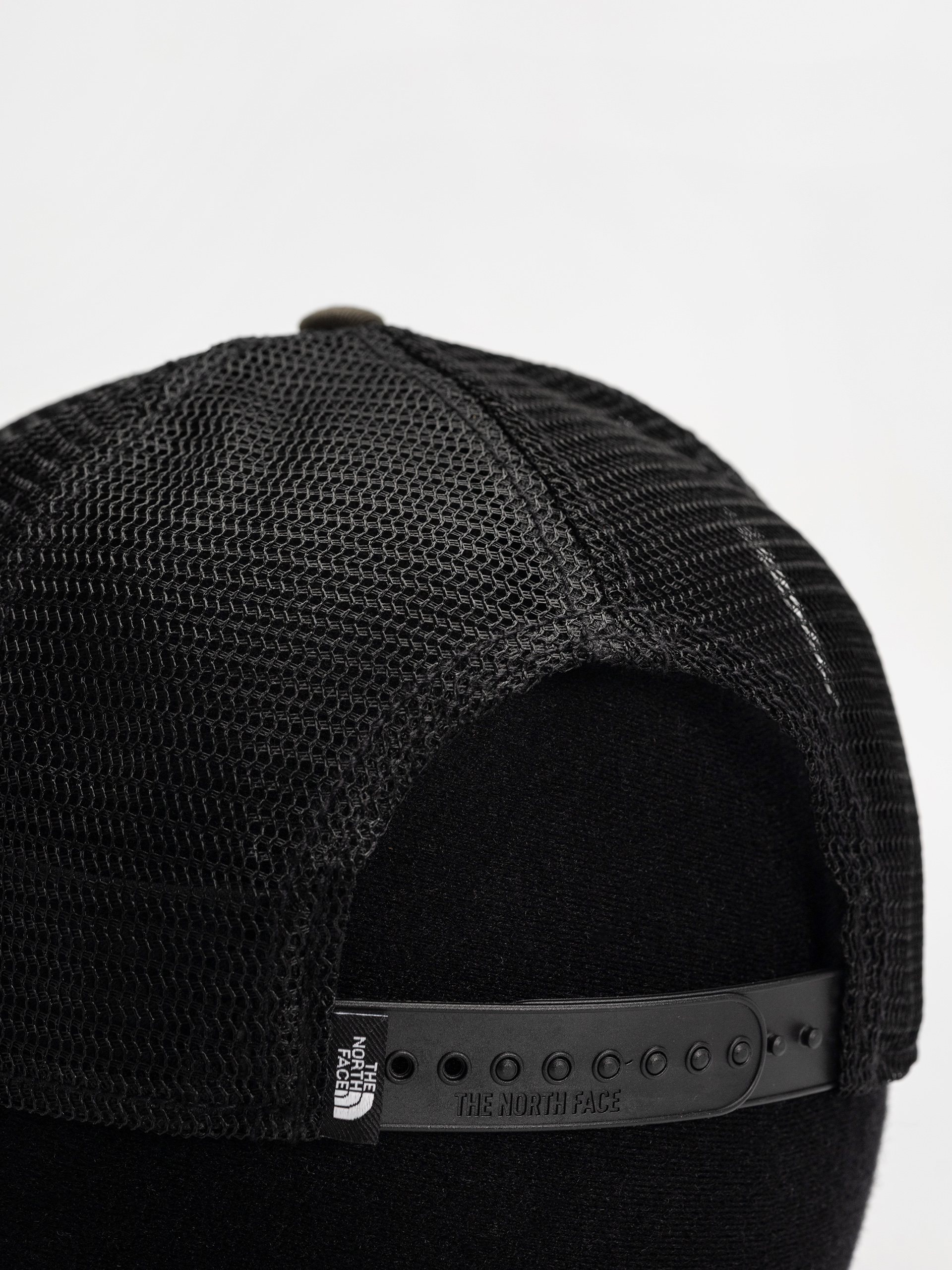 Czapka z daszkiem The North Face Embroidered Mudder Trucker (new taupe green/bear green)