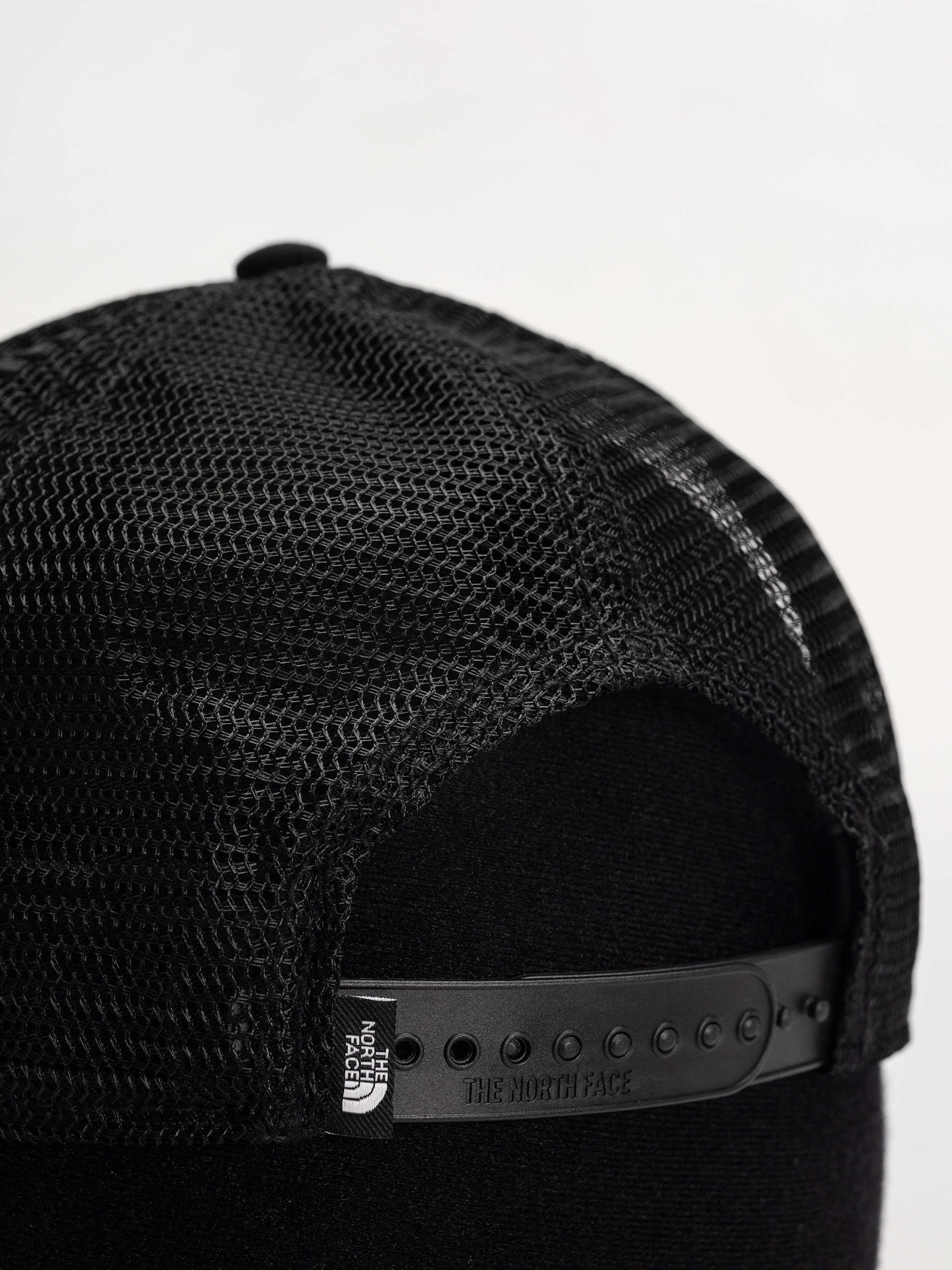 Czapka z daszkiem The North Face Embroidered Mudder Trucker (tnf black/tnf black/bear green)