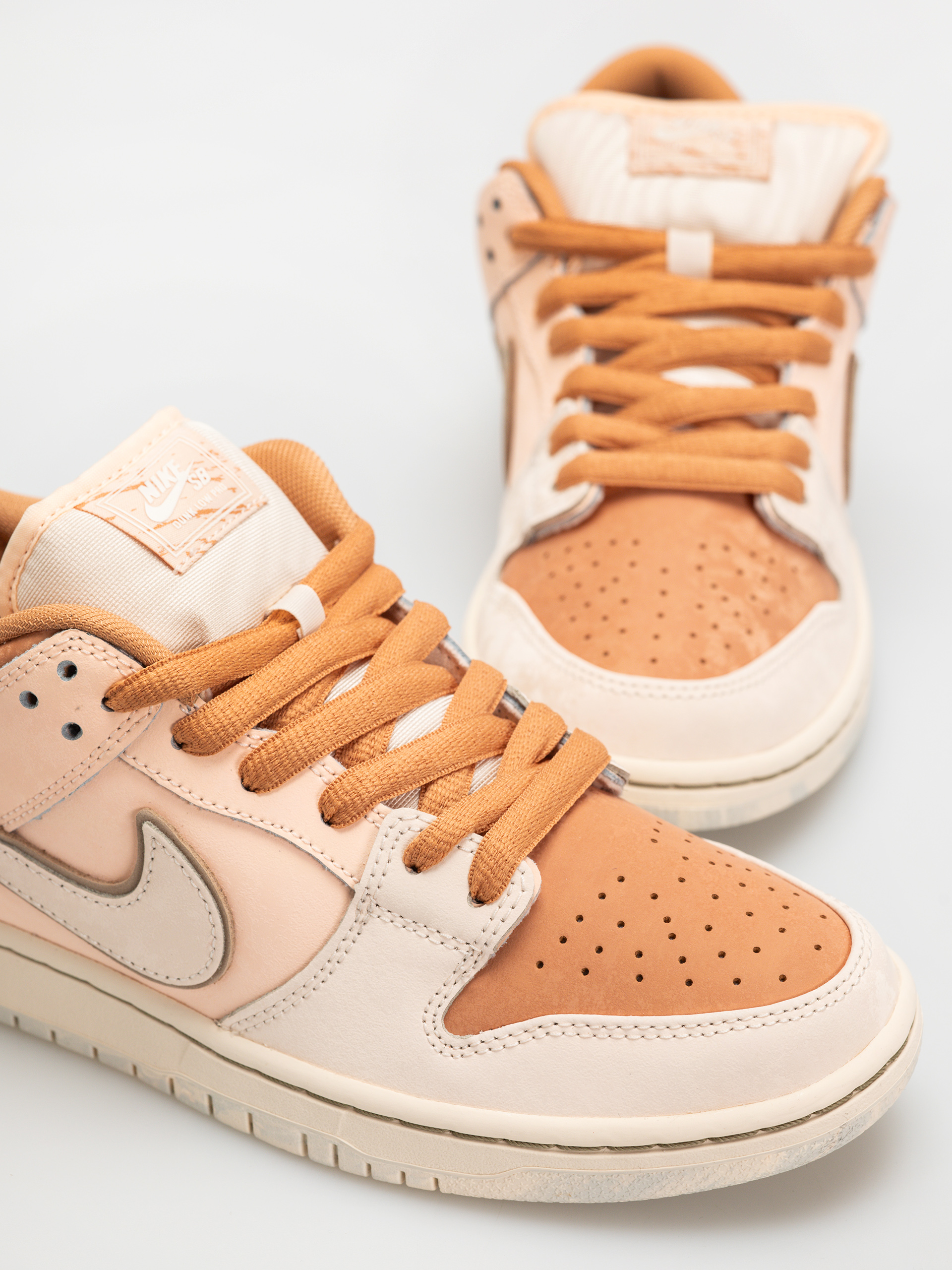 Buty Nike SB Dunk Low Pro Prm - pomarańczowy (amber brown/guava