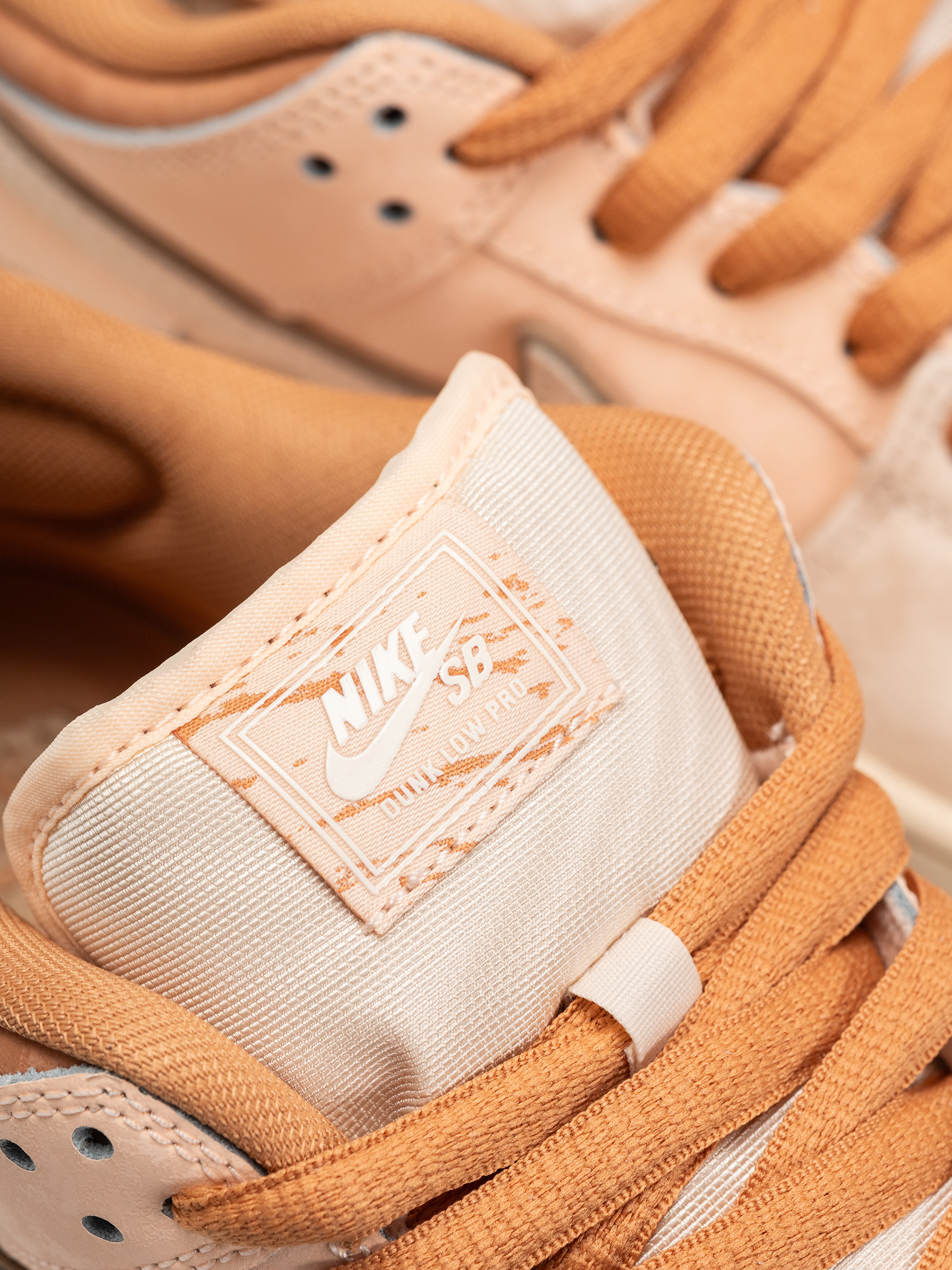 Buty Nike SB Dunk Low Pro Prm (amber brown/guava ice crimson tint hemp)