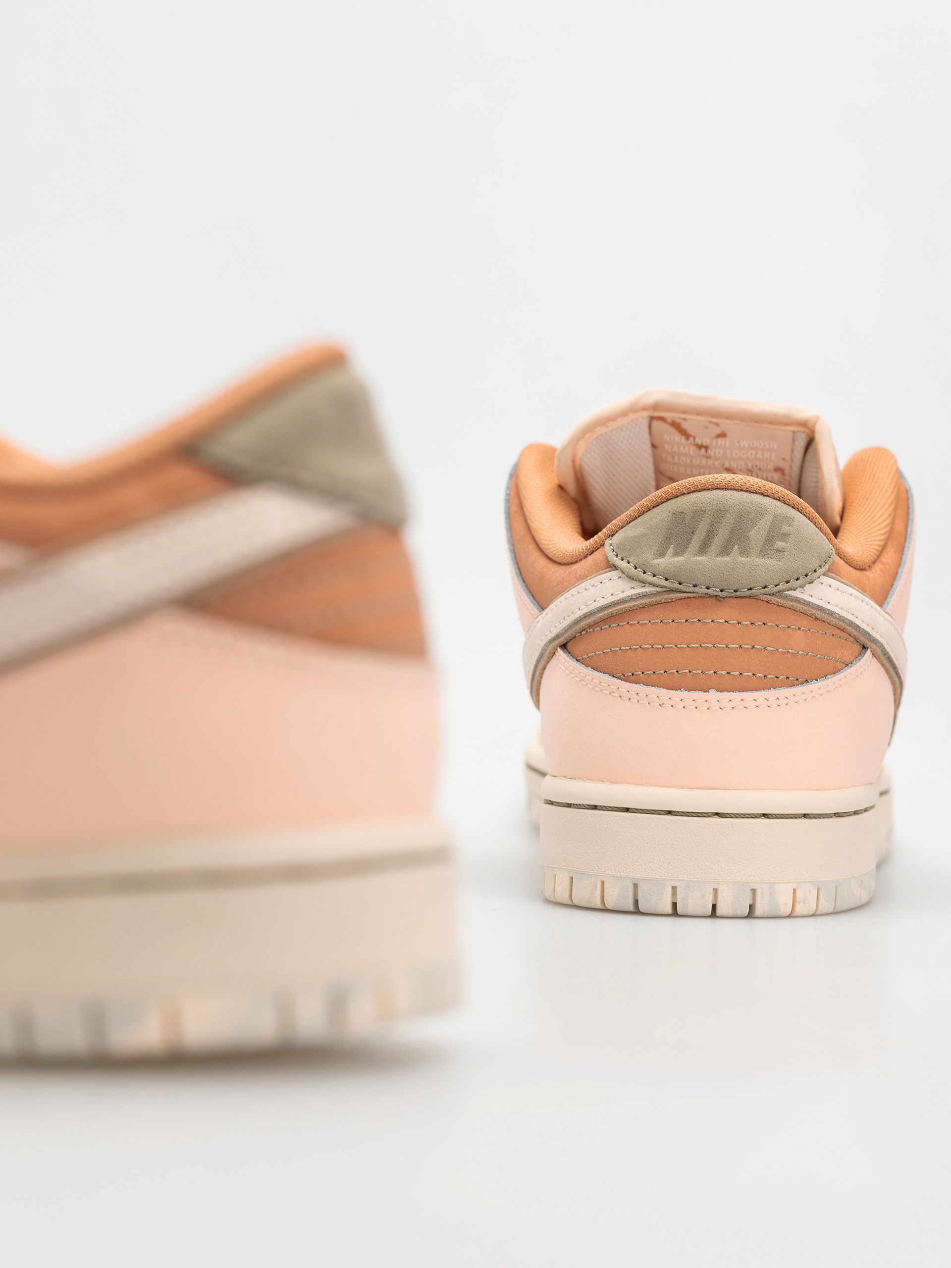 Buty Nike SB Dunk Low Pro Prm (amber brown/guava ice crimson tint hemp)