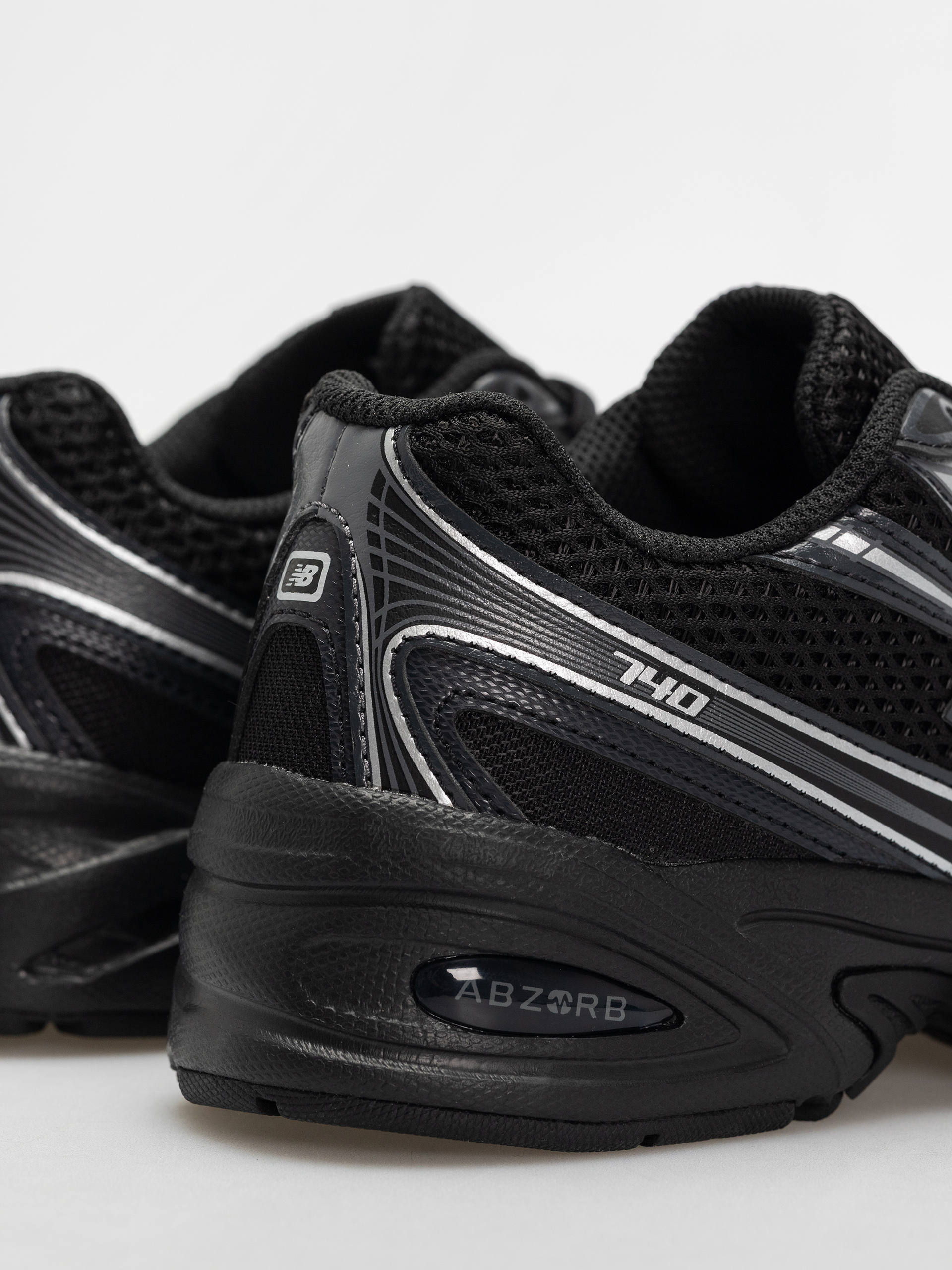 Buty New Balance 740 JR (black)