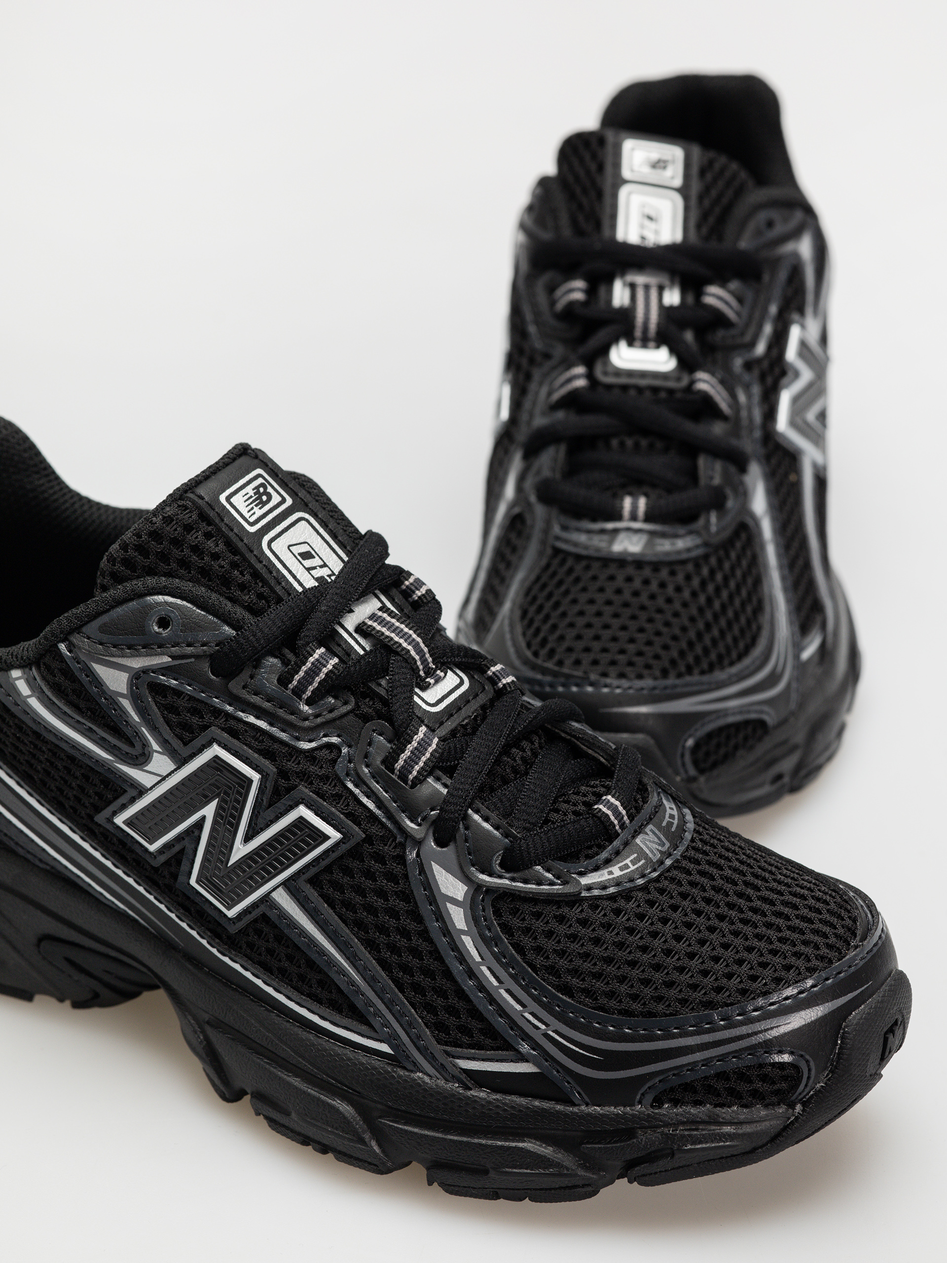 Buty New Balance 740 JR (black)