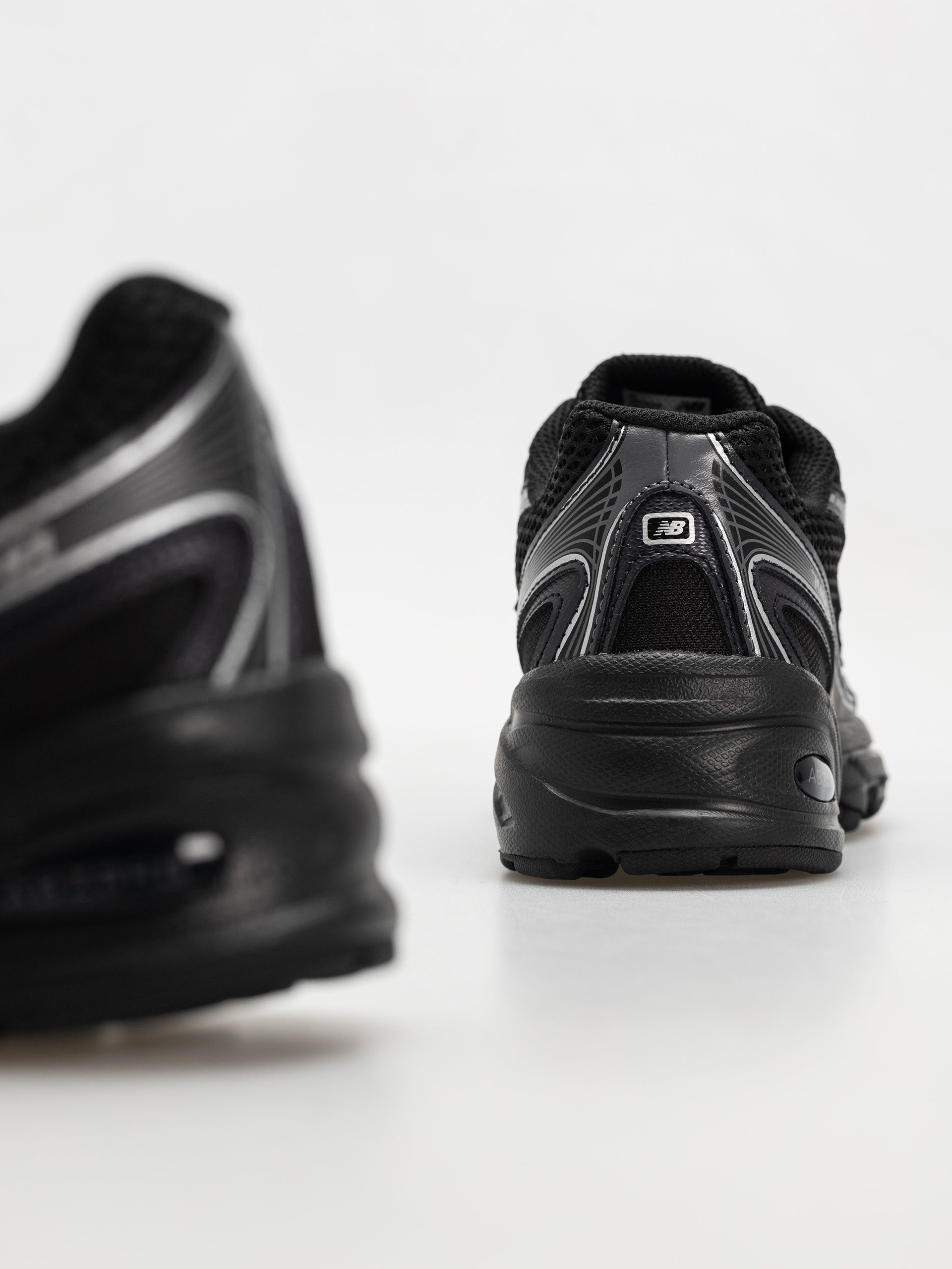 Buty New Balance 740 JR (black)