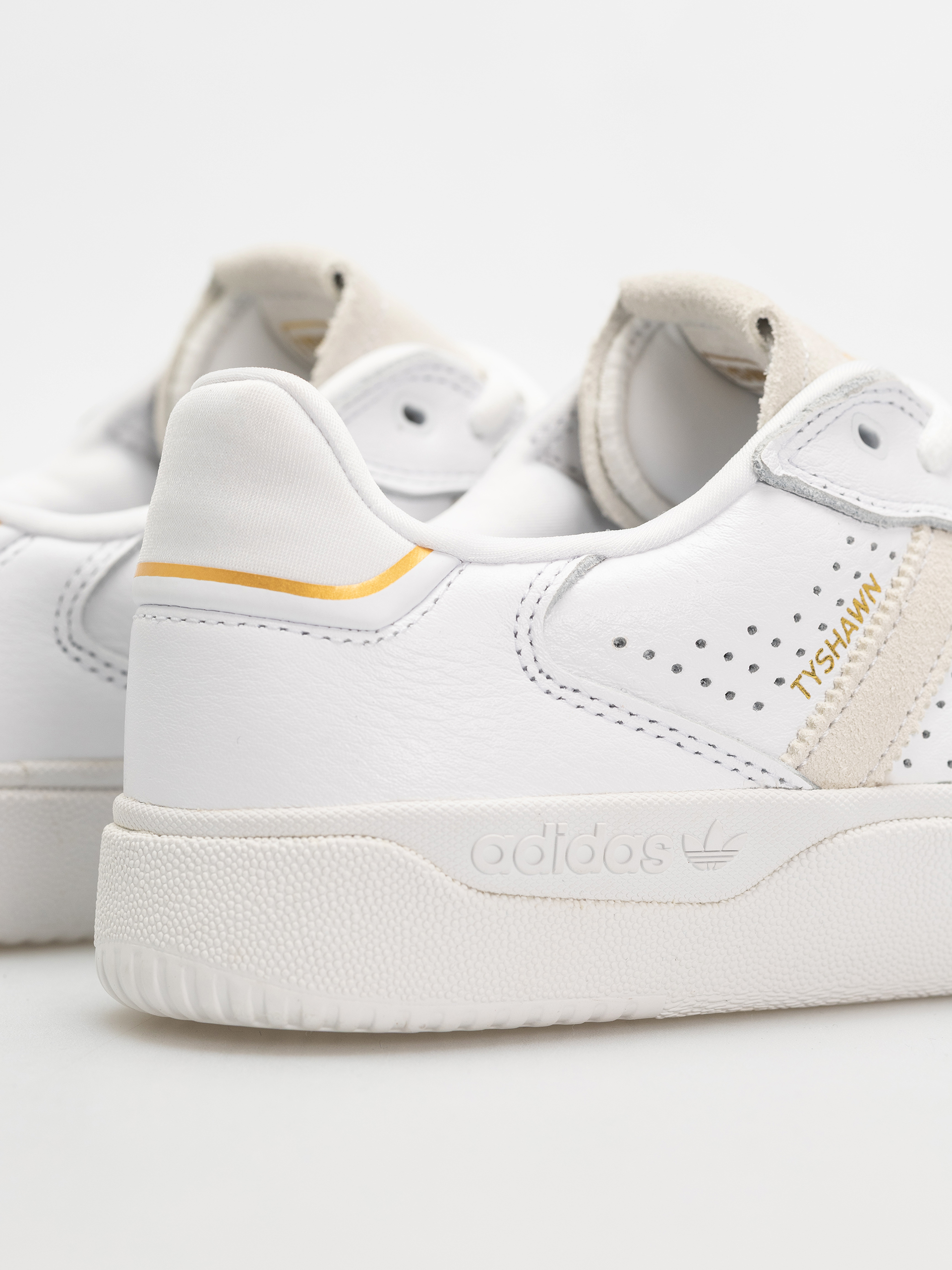 Buty adidas Tyshawn Low (ftwwht/ftwwht/goldmt)