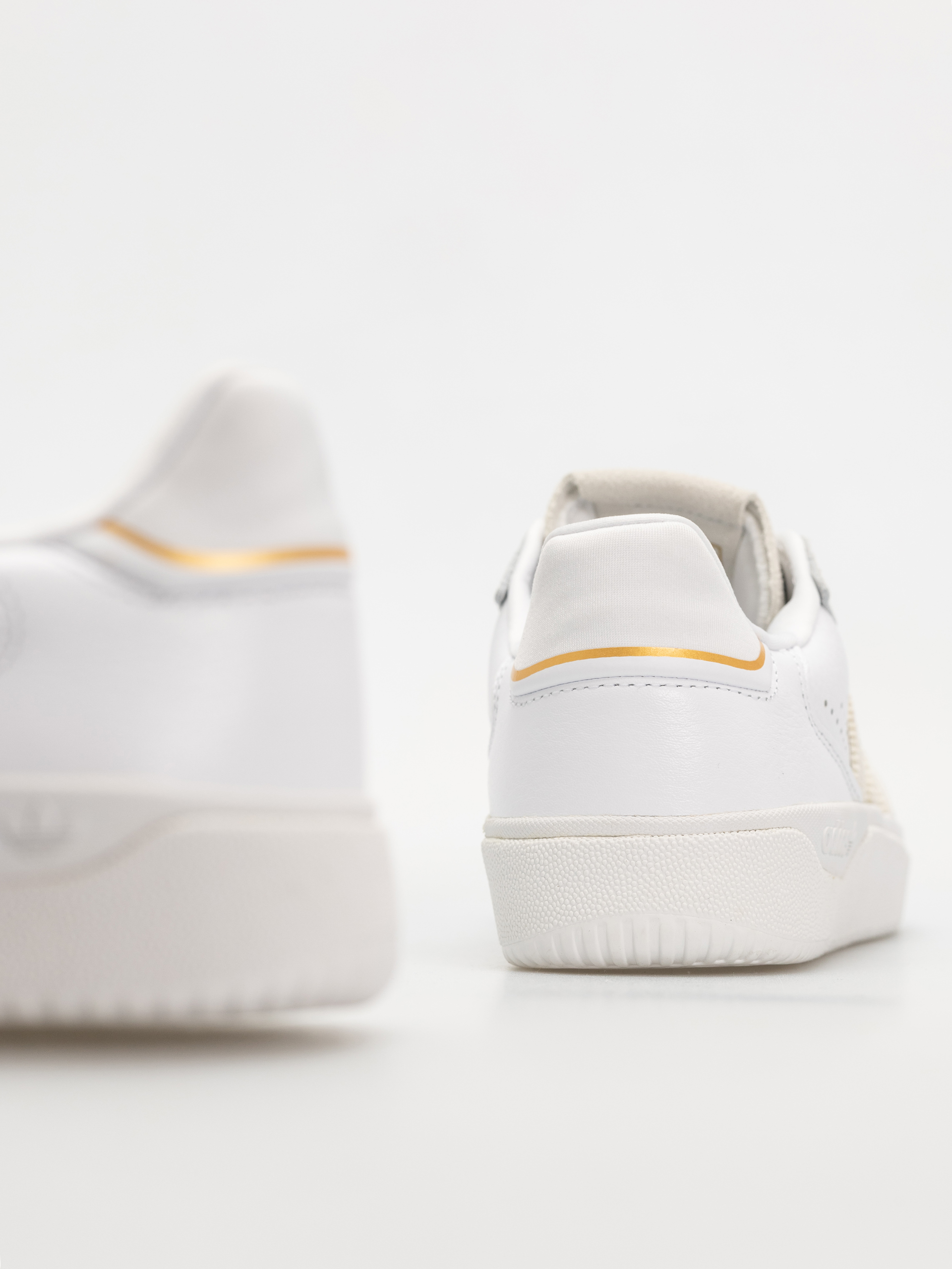 Buty adidas Tyshawn Low (ftwwht/ftwwht/goldmt)