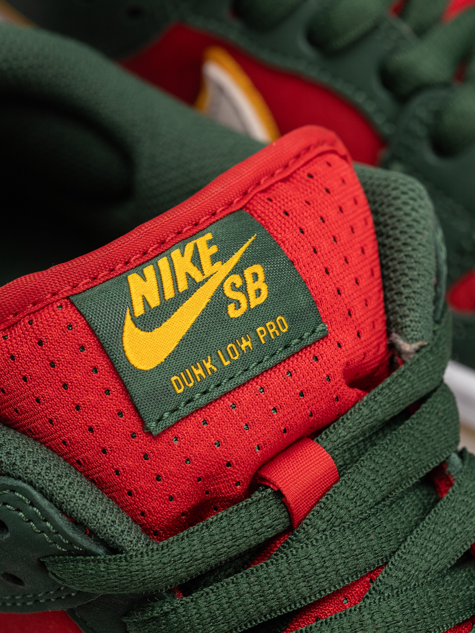Buty Nike SB Dunk Low Pro Prm (fir/white university gold fire red)